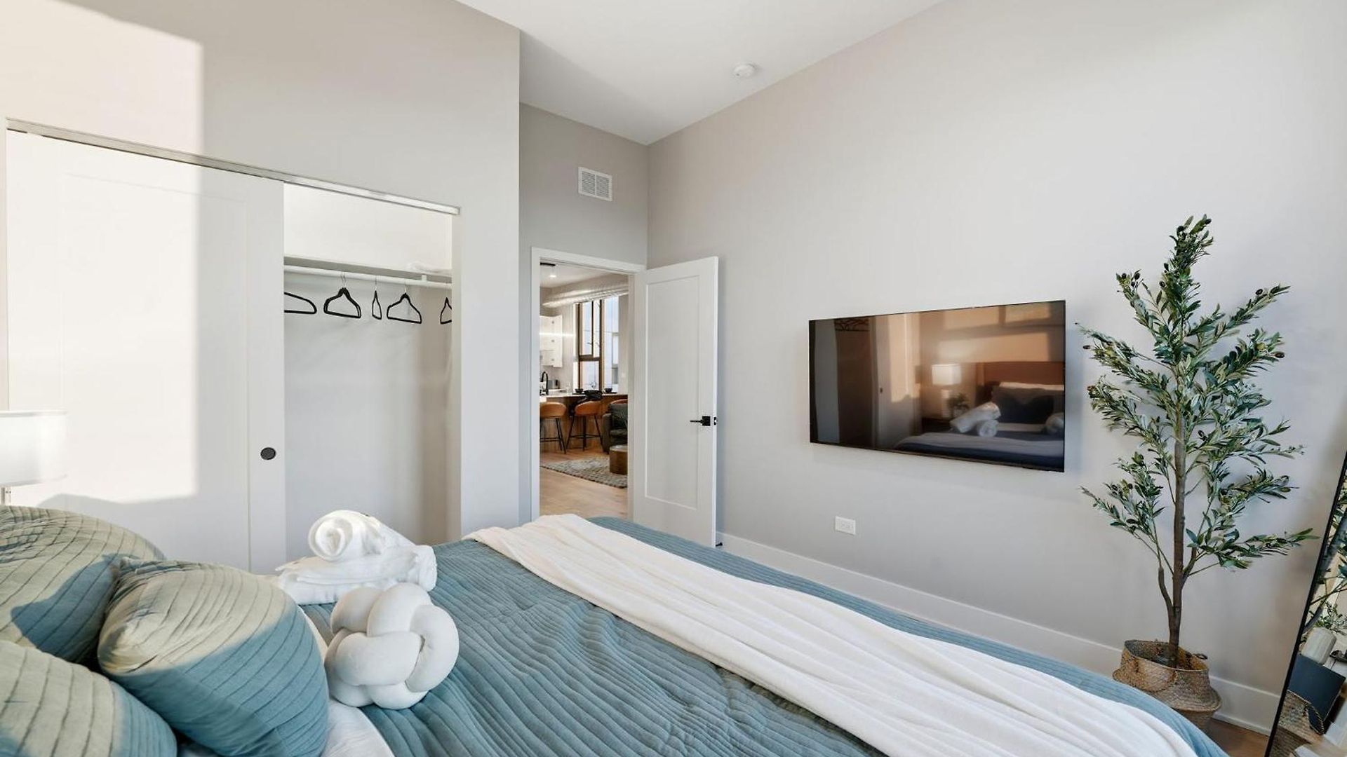 Edgewater With Free Parking Gym Modern Living Chicago