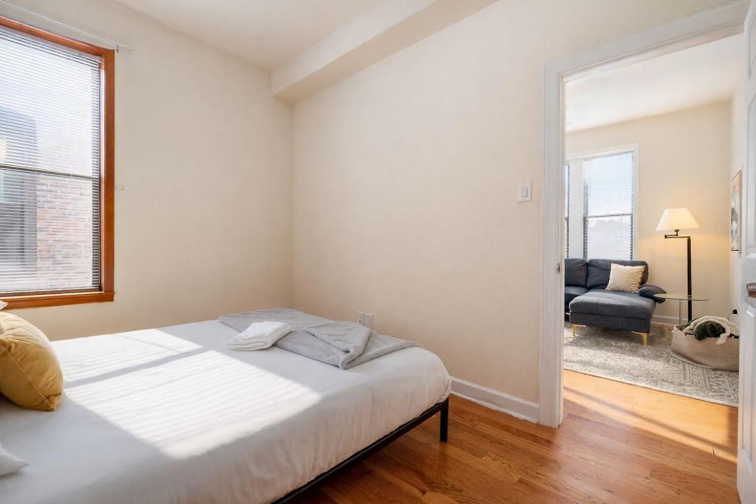 Flexhome Ukrainian Village 2br - Private Balcony & Walkable Location