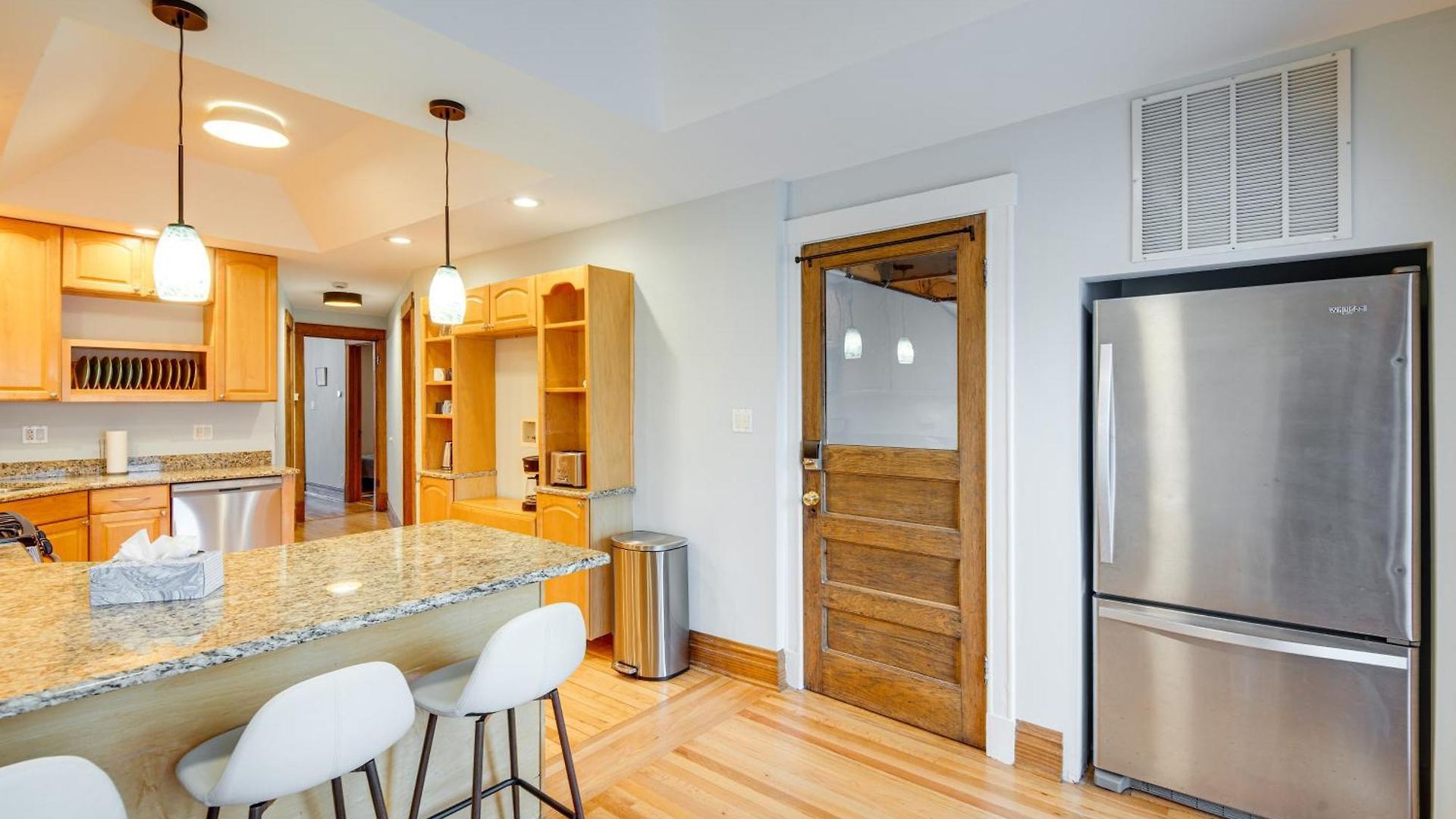 1 Mi To Wrigley! Quintessential Chi-town Greystone Holiday home Chicago
