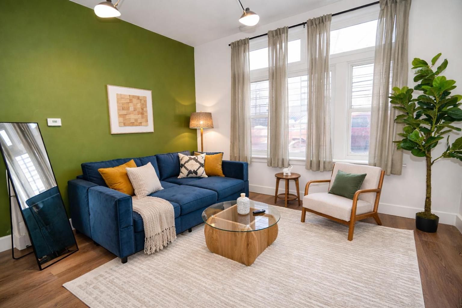 3br King Beds Sleeps 8 Near Humboldt Park Apartment *