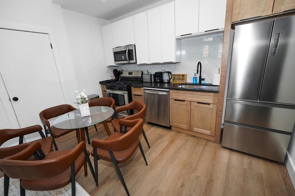 Apartment 3br King Beds Sleeps 8 Near Humboldt Park *