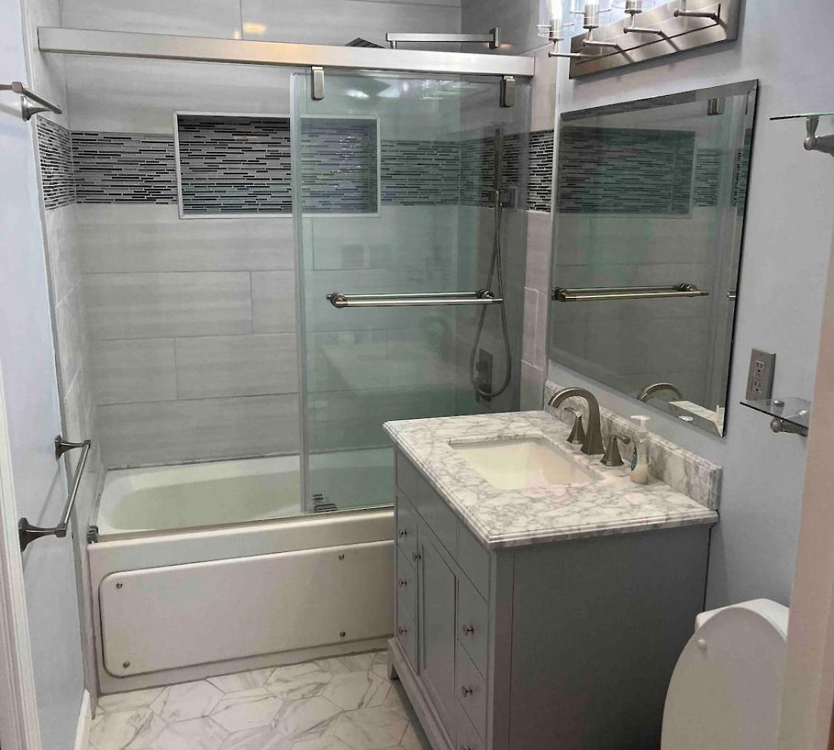 Spacious 2br Near Univ Of Away From Chicago