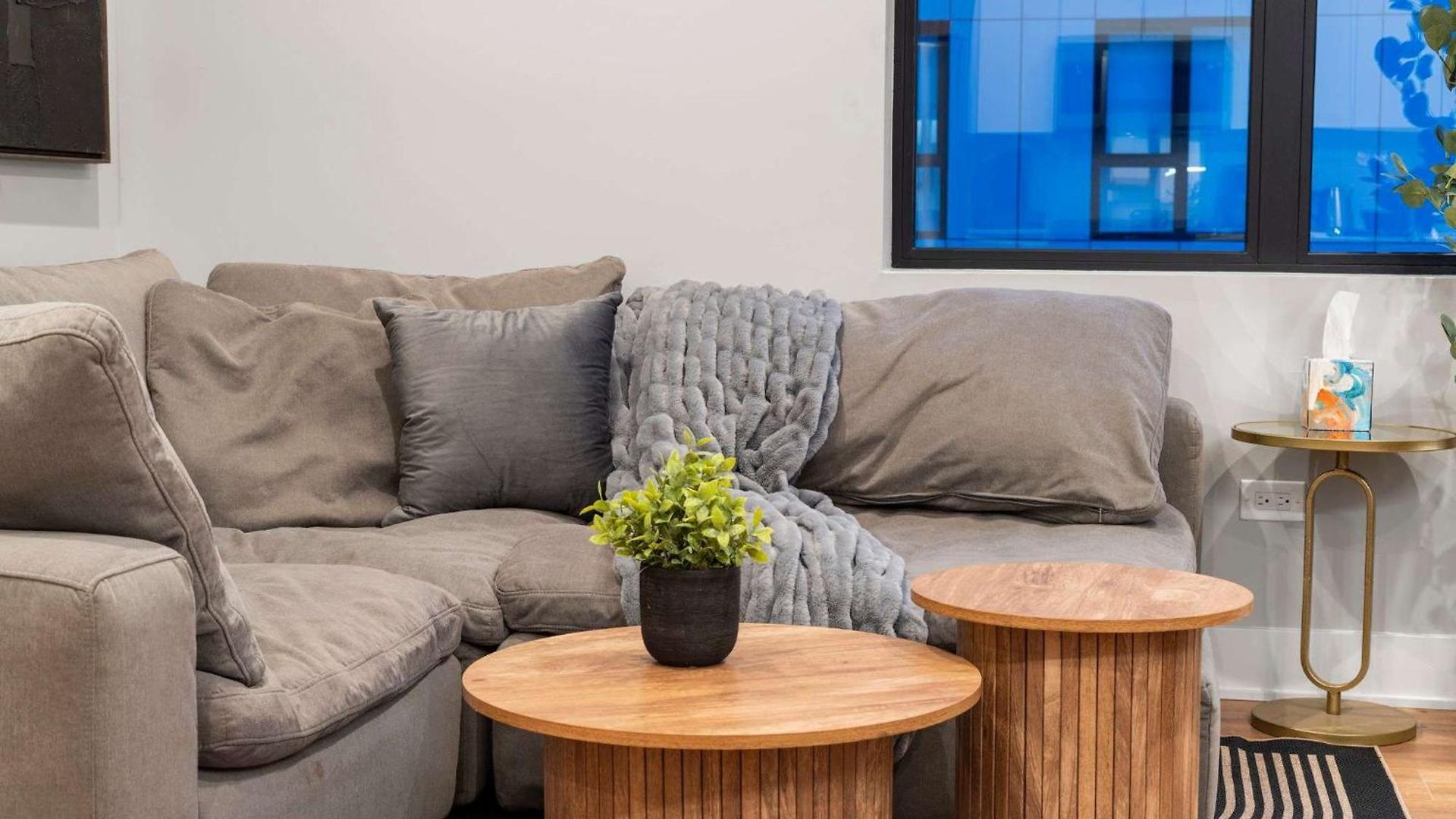 Steps From The Edgewater Modern 2bd 2ba *
