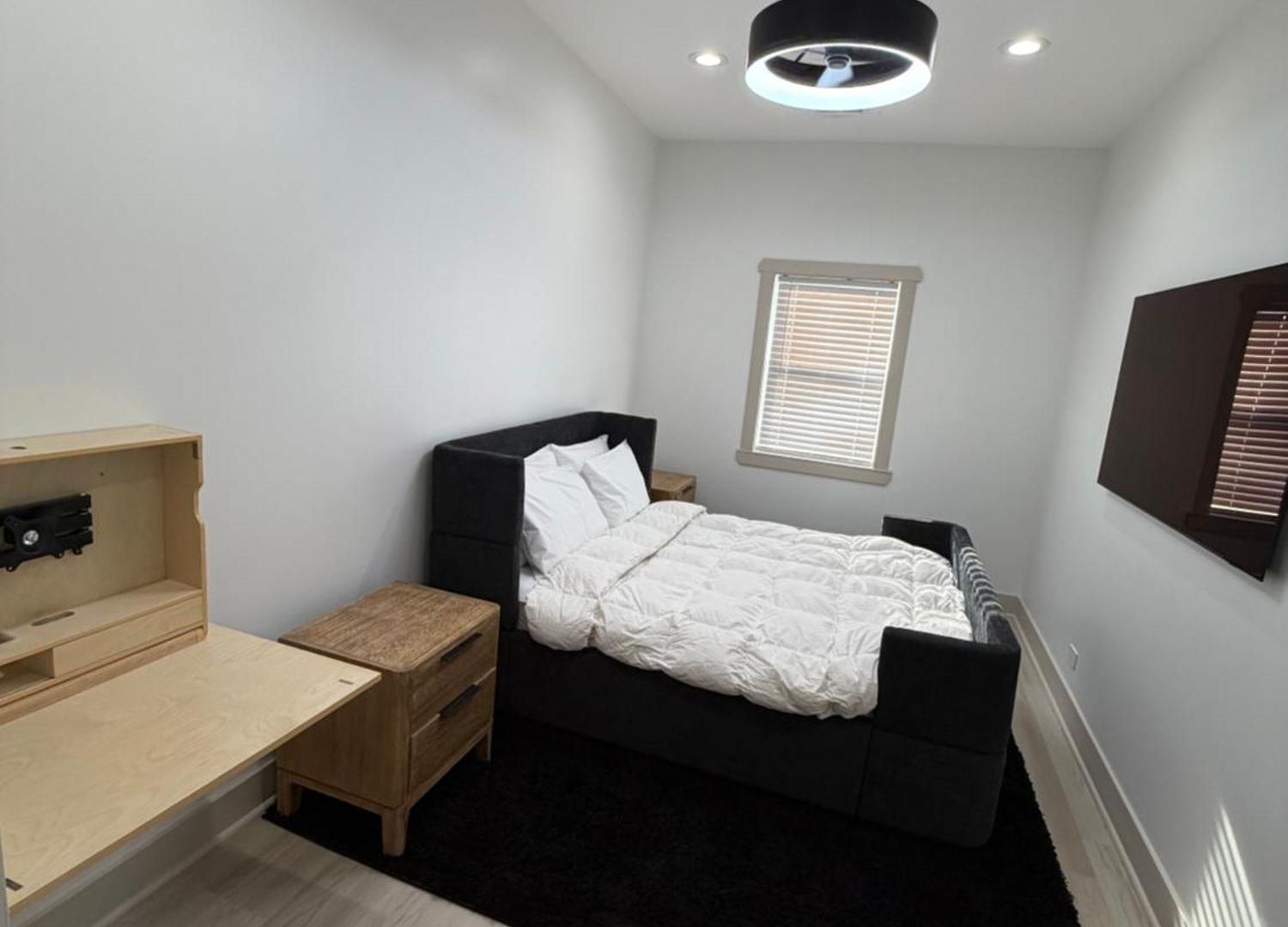 Luxury Living In Bronzeville Apartment *