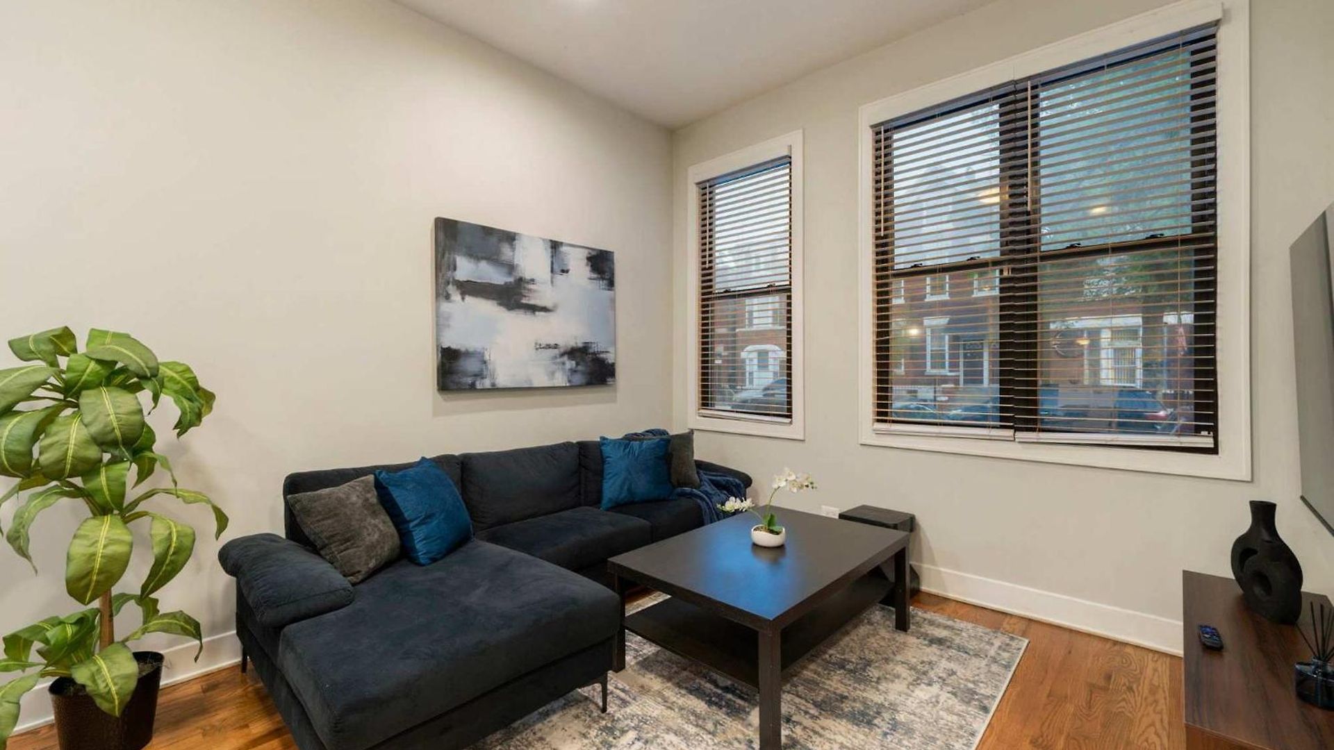 4br 3ba Pilsen Retreat - 10 Min From Downtown Apartment