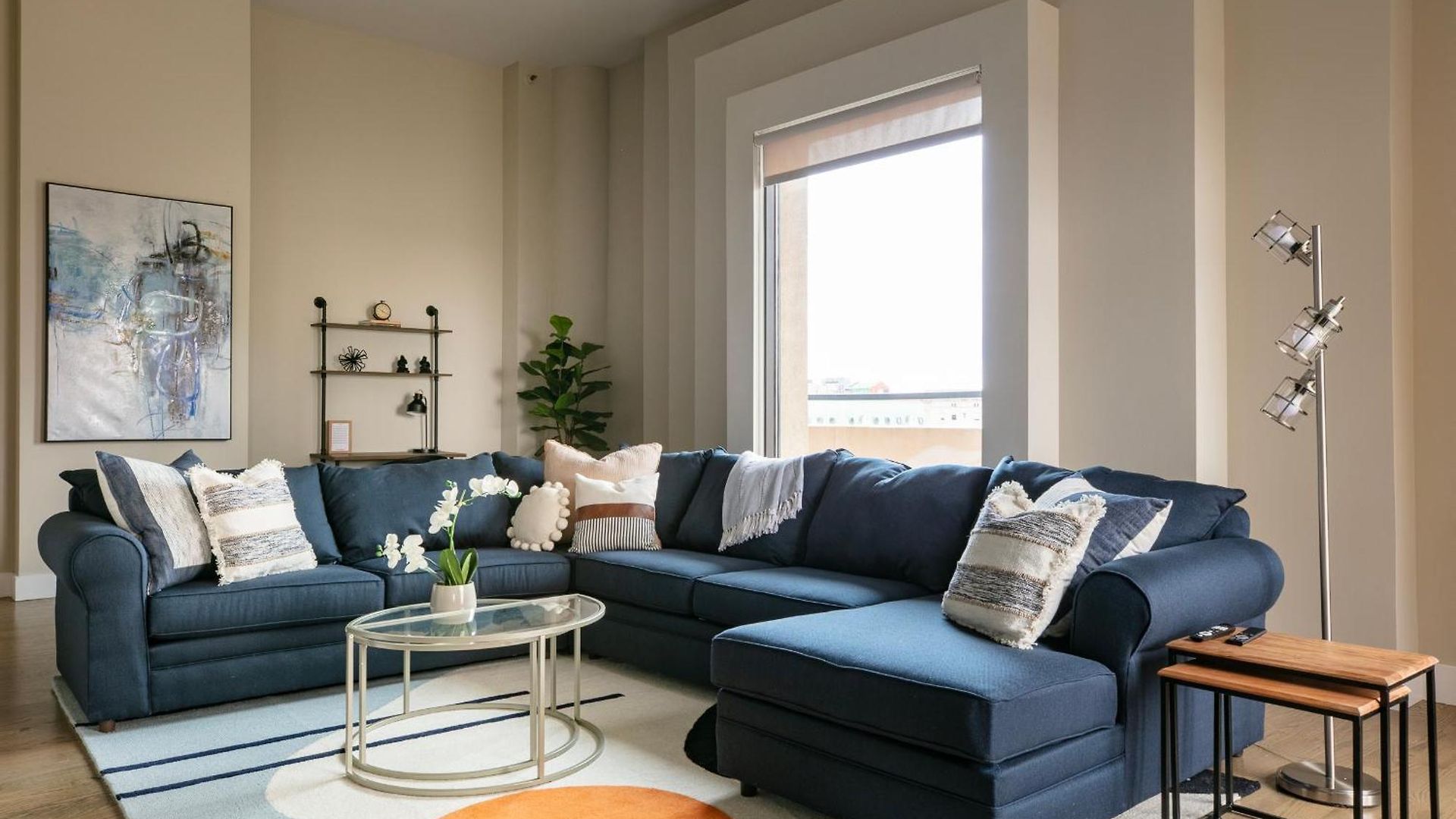 Downtown Penthouse 11parking Gym Pvt Patio Apartment *