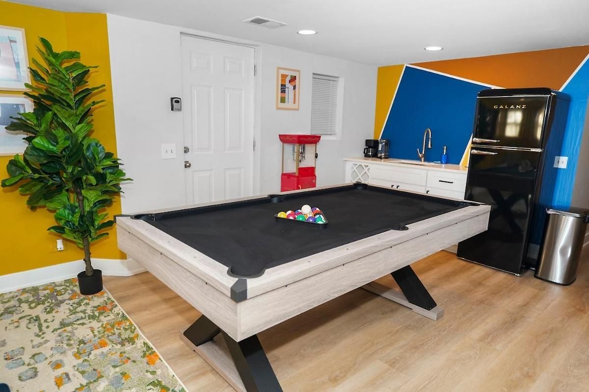 King Bed 6br With Pool Table Sleeps 16 Near Humboldt Park