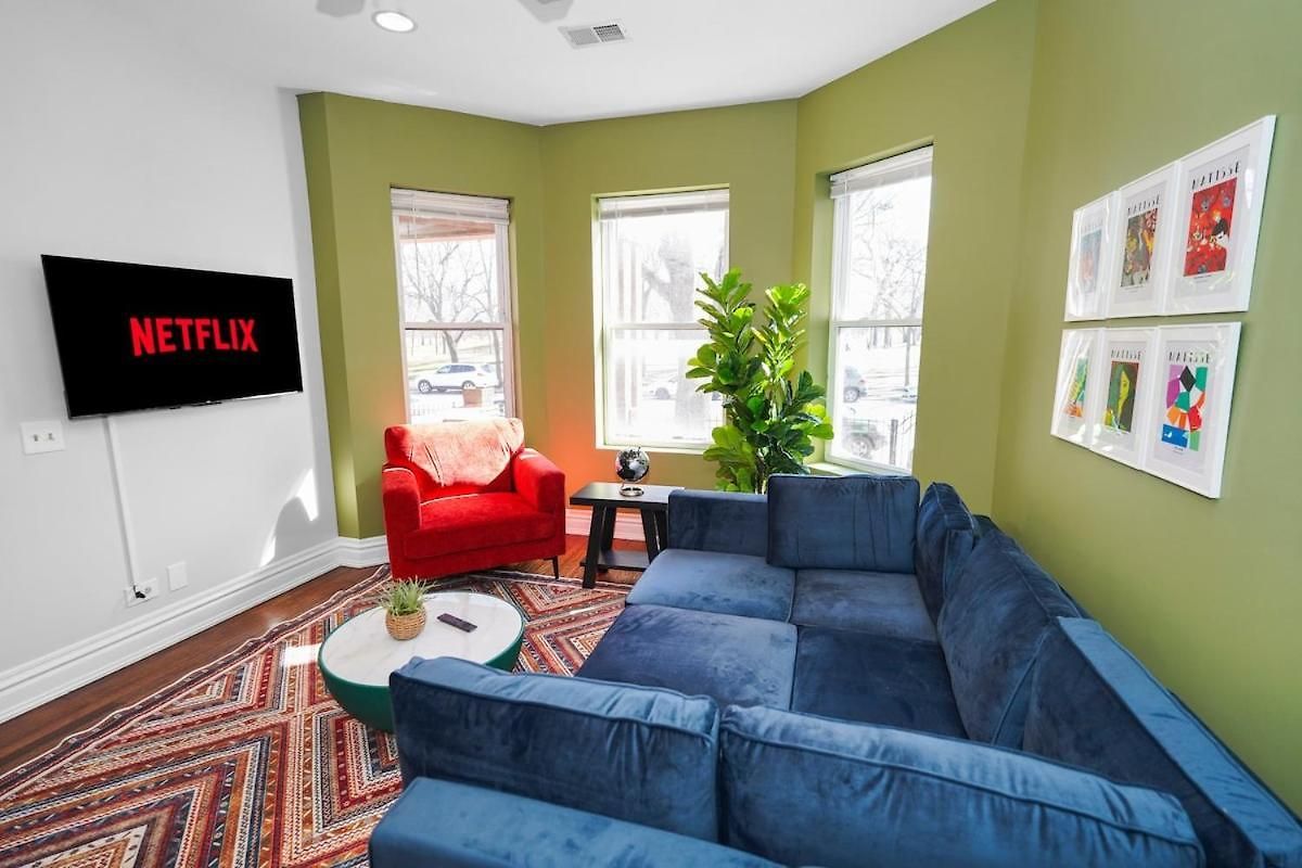 King Bed 6br With Pool Table Sleeps 16 Near Humboldt Park Apartment