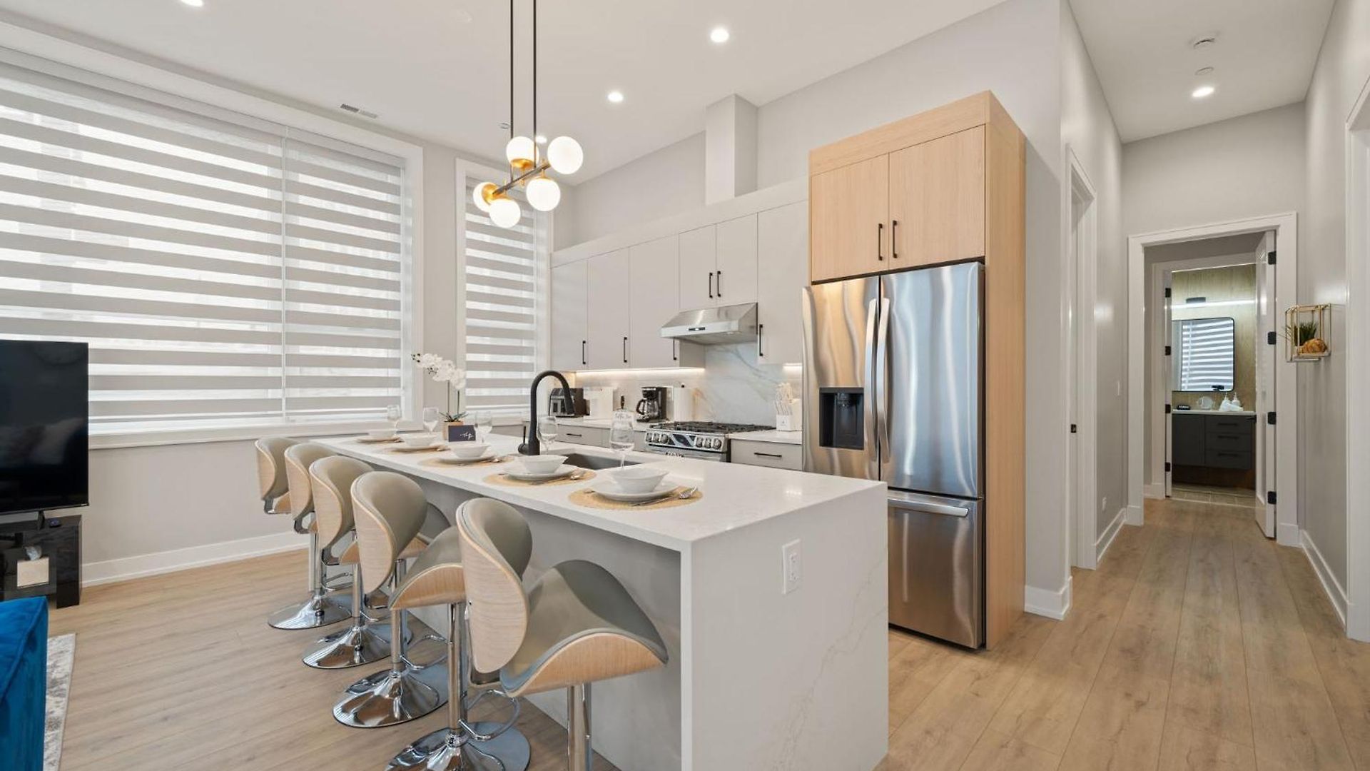 Modern 2-bd 2-ba Retreat Near Medical District Apartment