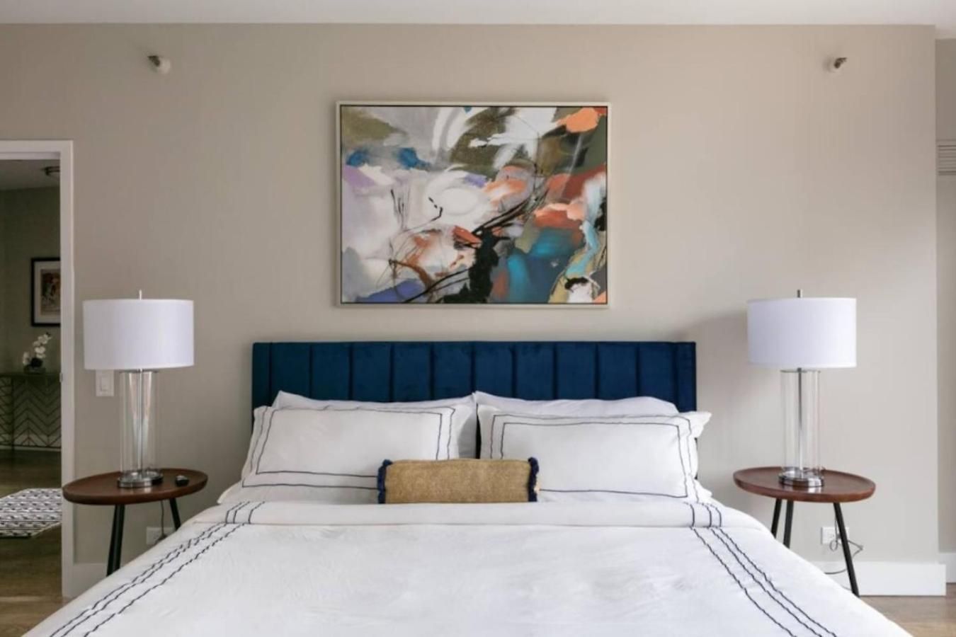 Lux Dtown Penthouses 9bd-9ba Sleep 25 Parking, Pool, Gym *