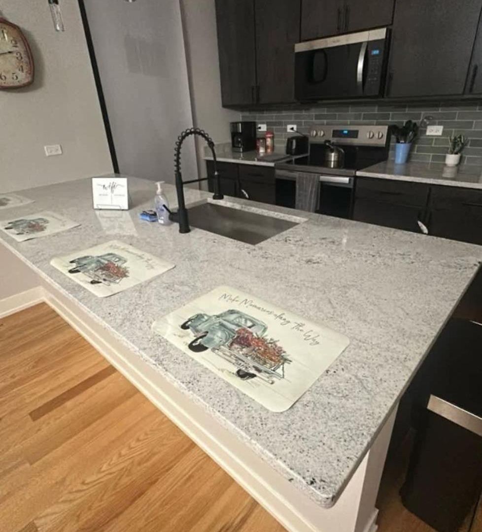 Renovated 3 Bedroom Downtown Pilsen *