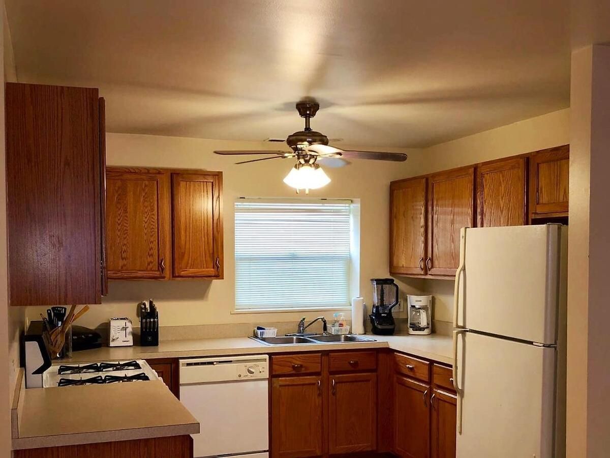 Spacious 2br Near Univ Of Away From Apartment