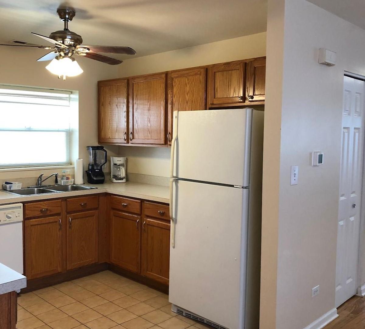 Spacious 2br Near Univ Of Away From