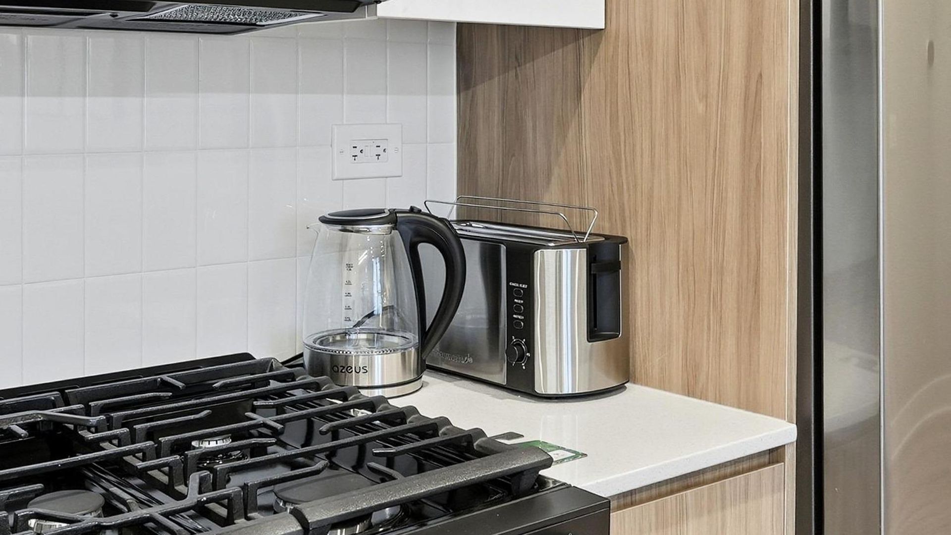 Apartment Comfy - Gym Free Parking & Modern Amenities *
