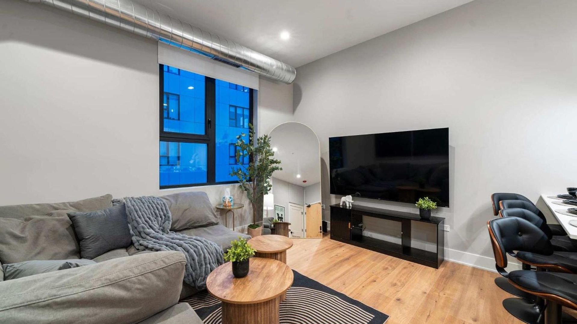 Steps From The Edgewater Modern 2bd 2ba *