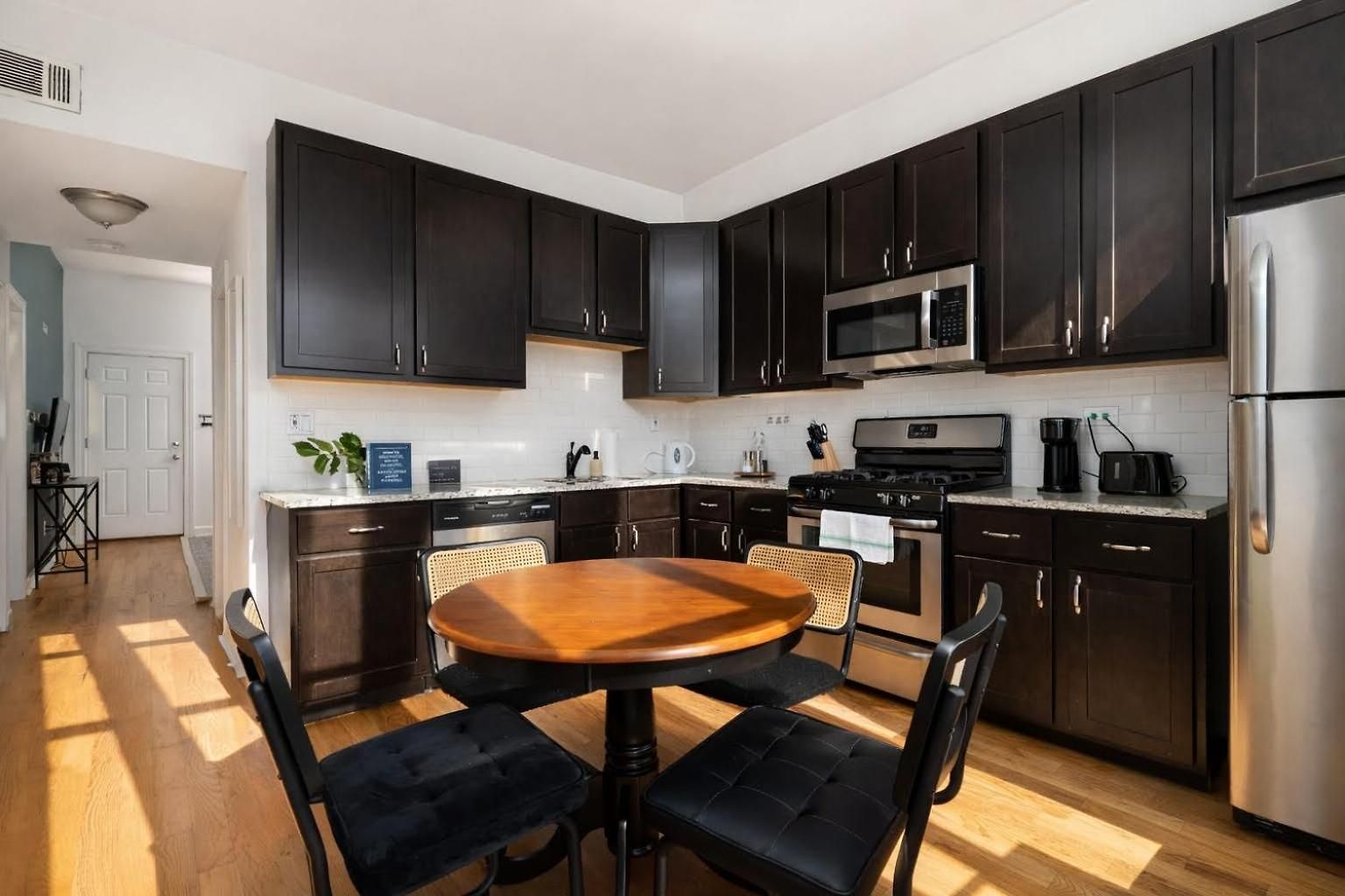 Flexhome Ukrainian Village 2br - Private Balcony & Walkable Location Apartment Chicago