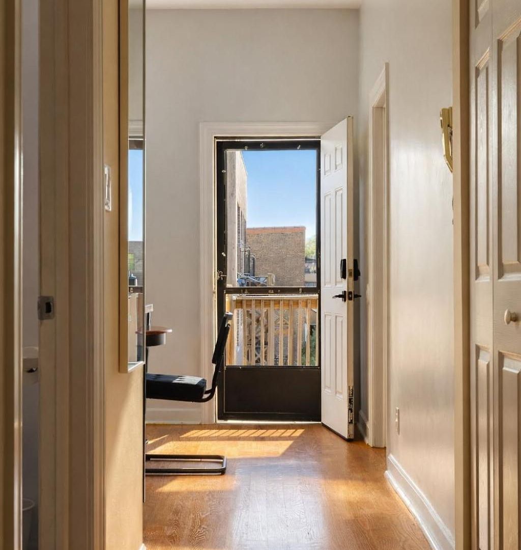Apartment Flexhome Ukrainian Village 2br - Private Balcony & Walkable Location