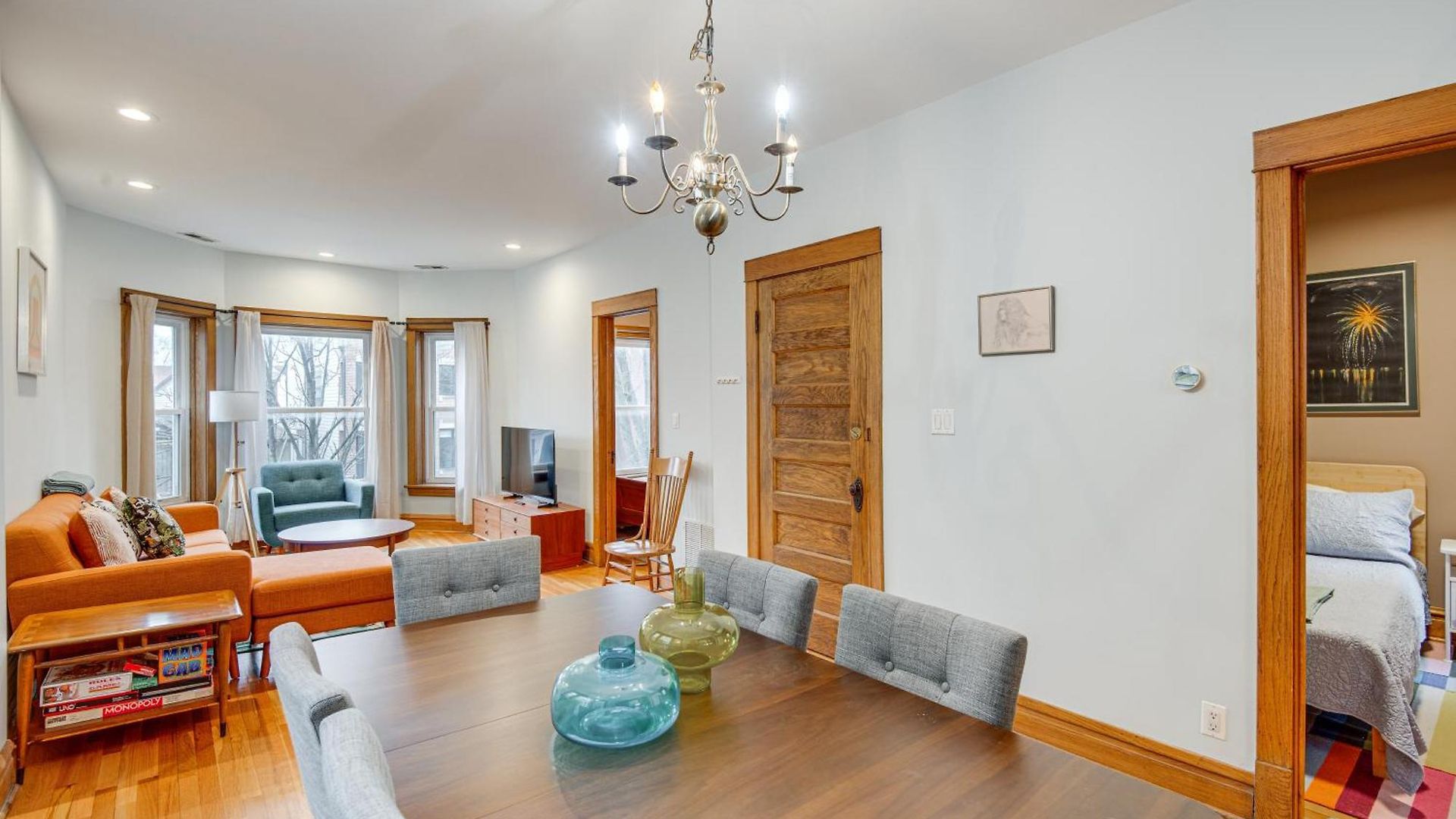 1 Mi To Wrigley! Quintessential Chi-town Greystone Holiday home *