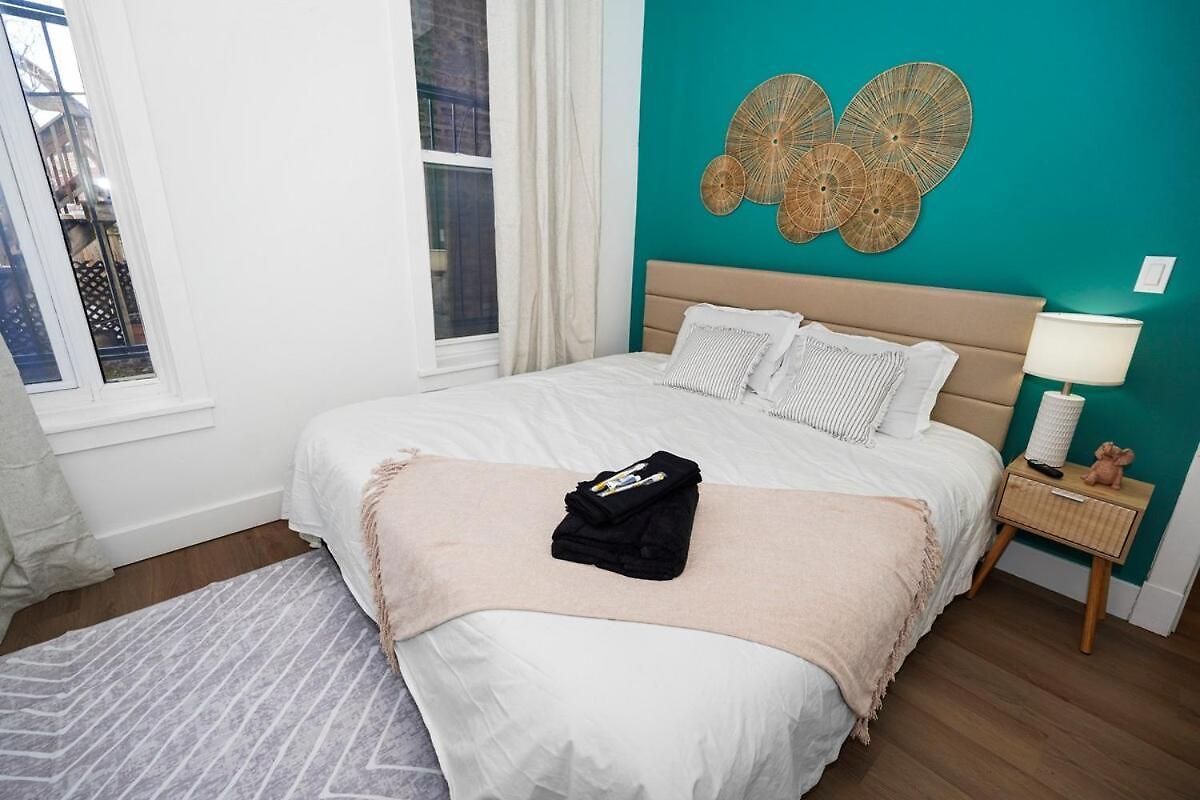 3br King Beds Sleeps 8 Near Humboldt Park Apartment Chicago