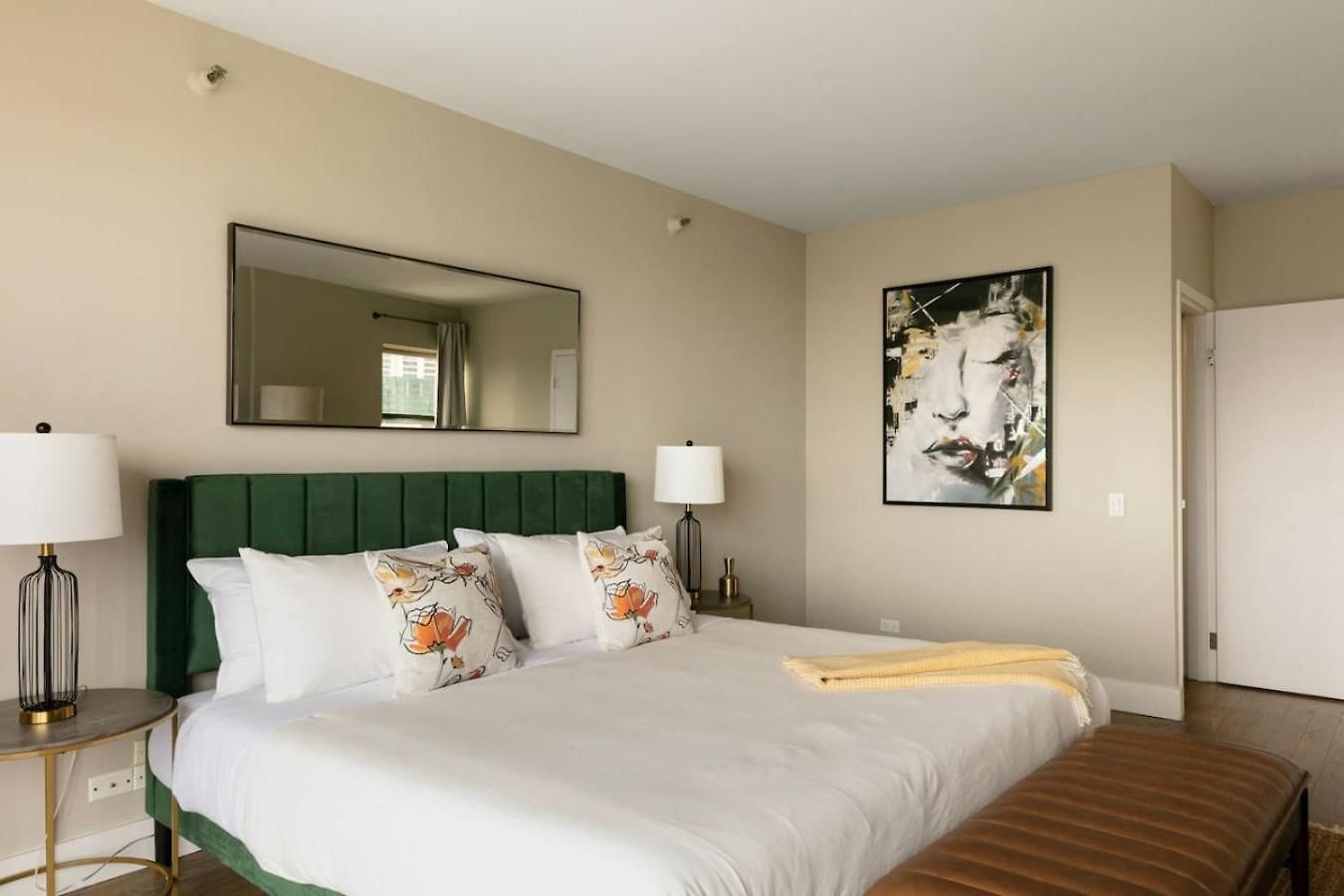 Lux Dtown Penthouses 9bd-9ba Sleep 25 Parking, Pool, Gym Apartment Chicago