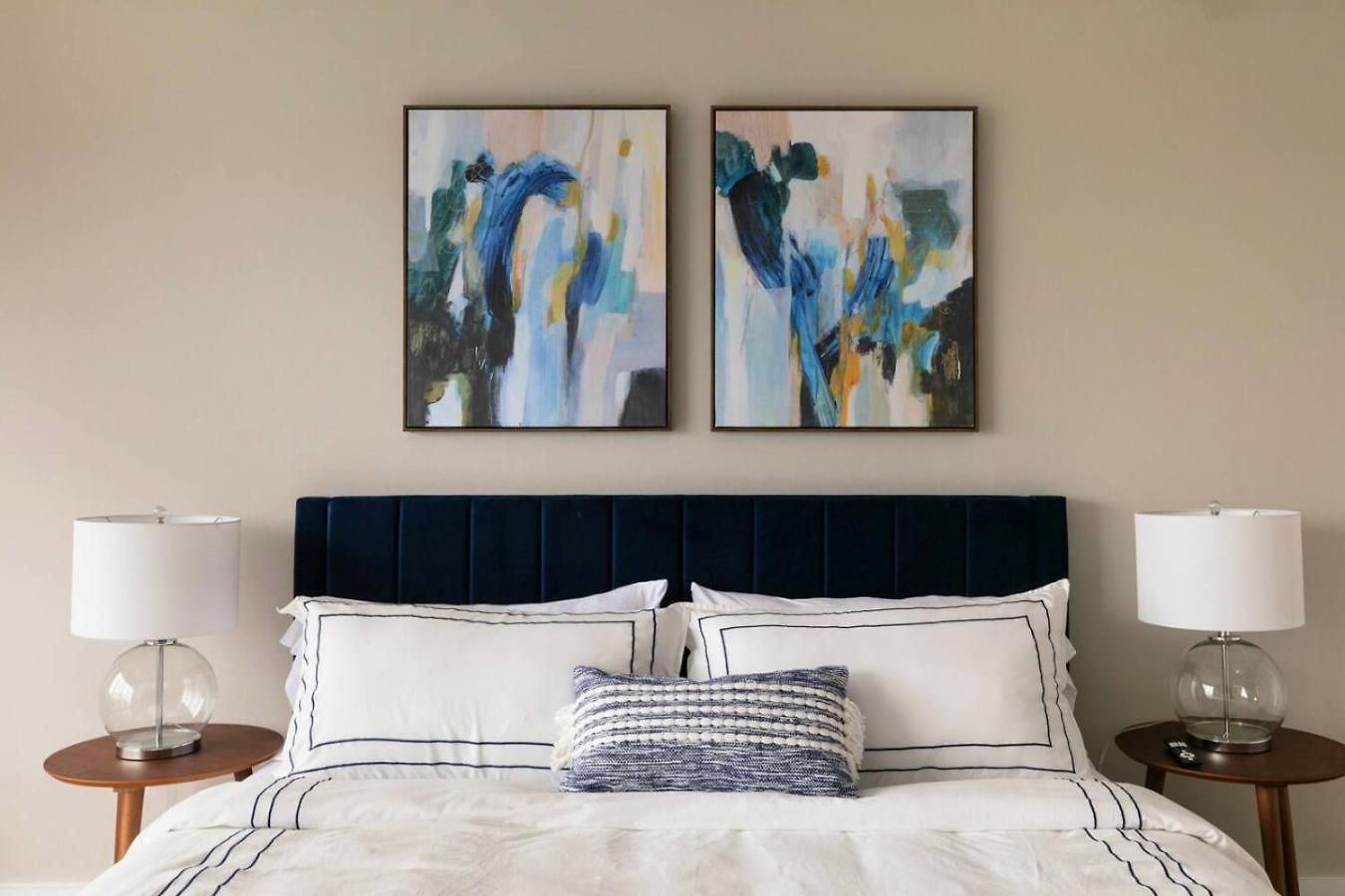 Lux Dtown Penthouses 9bd-9ba Sleep 25 Parking, Pool, Gym Apartment