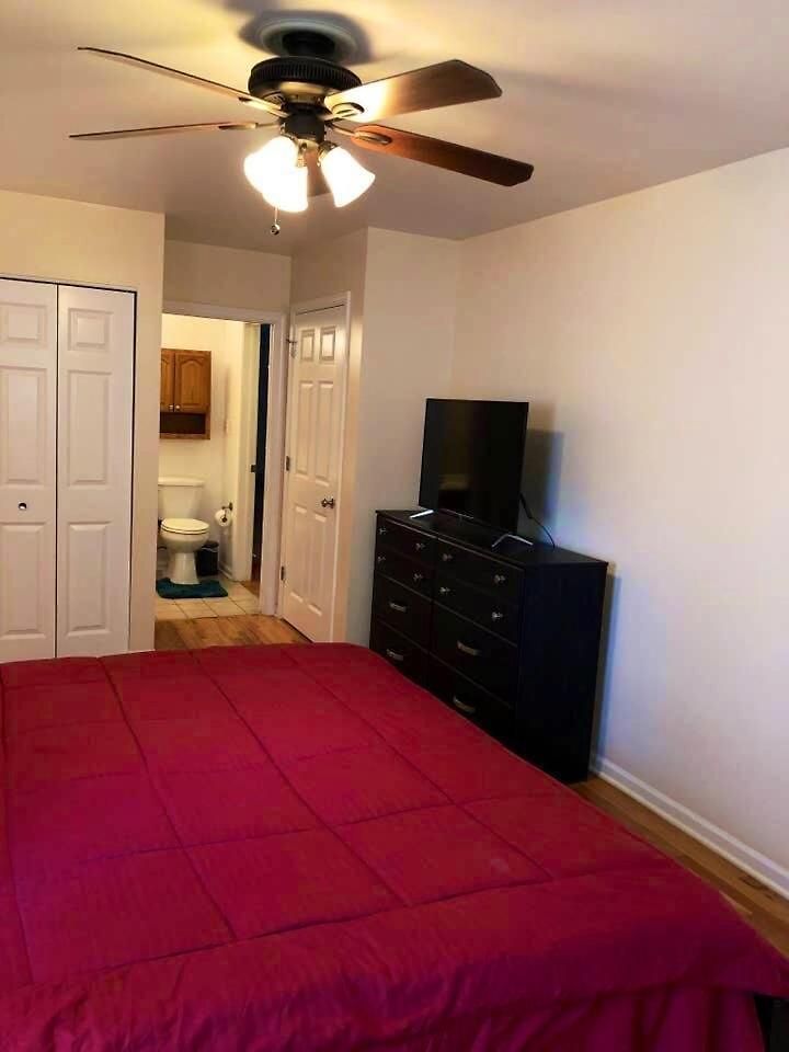 Spacious 2br Near Univ Of Away From Apartment Chicago