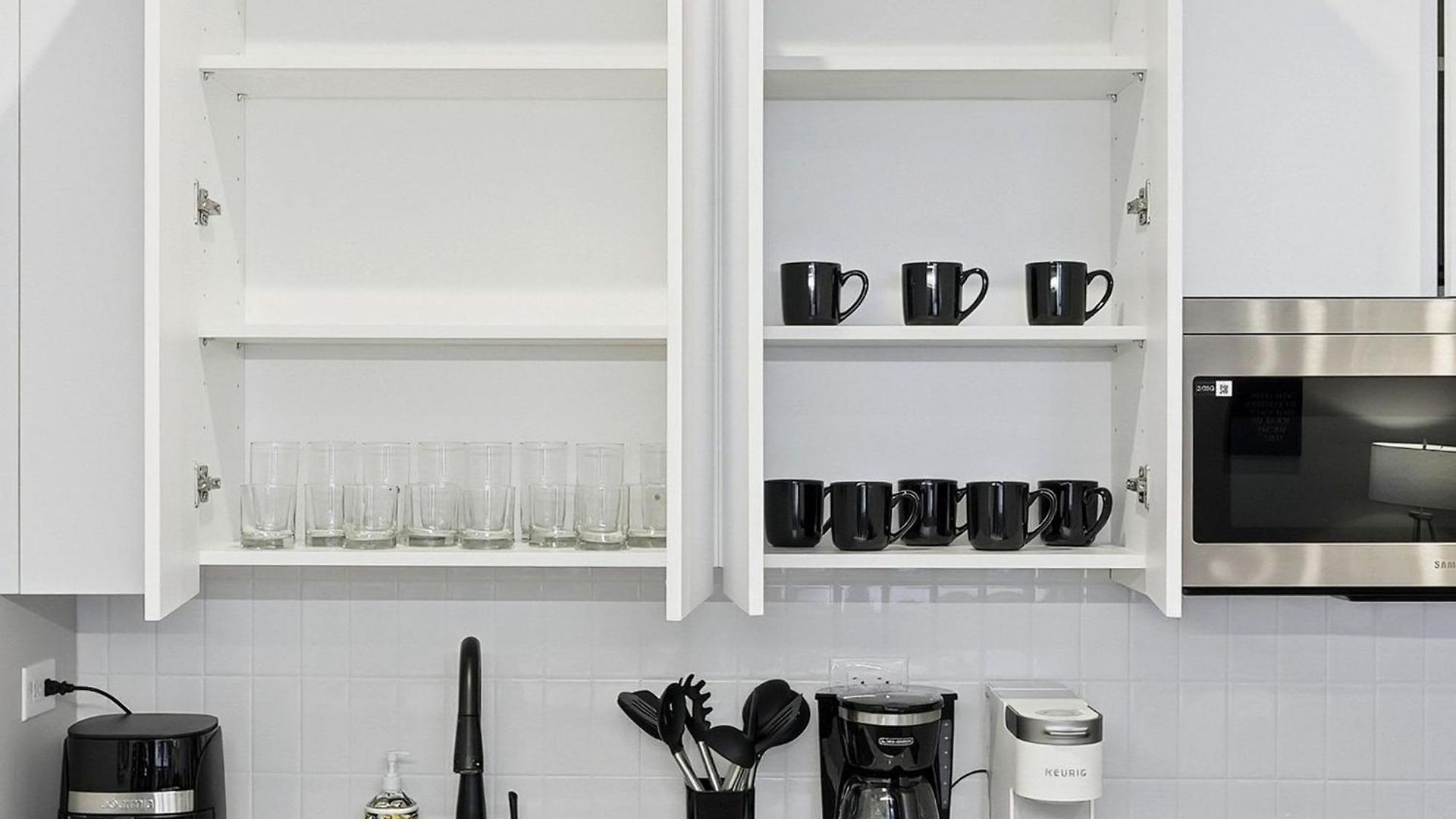 Apartment Comfy - Gym Free Parking & Modern Amenities *