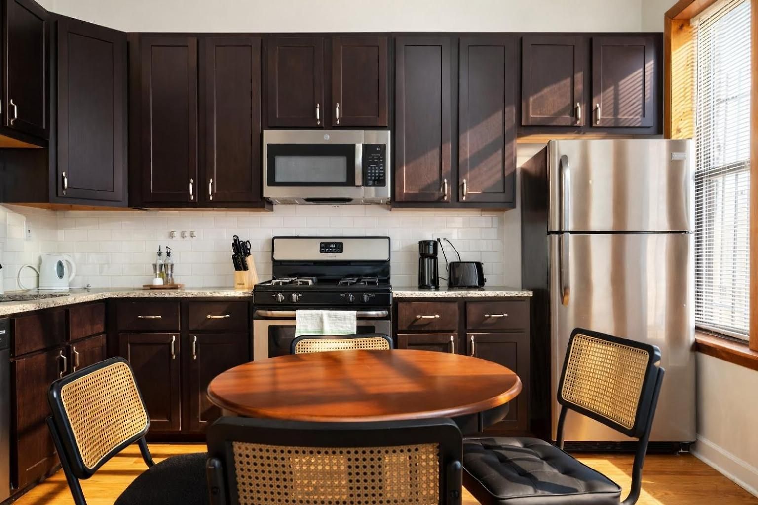 Flexhome Ukrainian Village 2br - Private Balcony & Walkable Location *