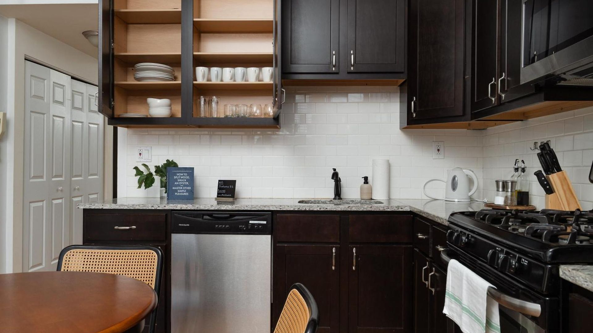 Flexhome Ukrainian Village 2br - Private Balcony & Walkable Location Chicago