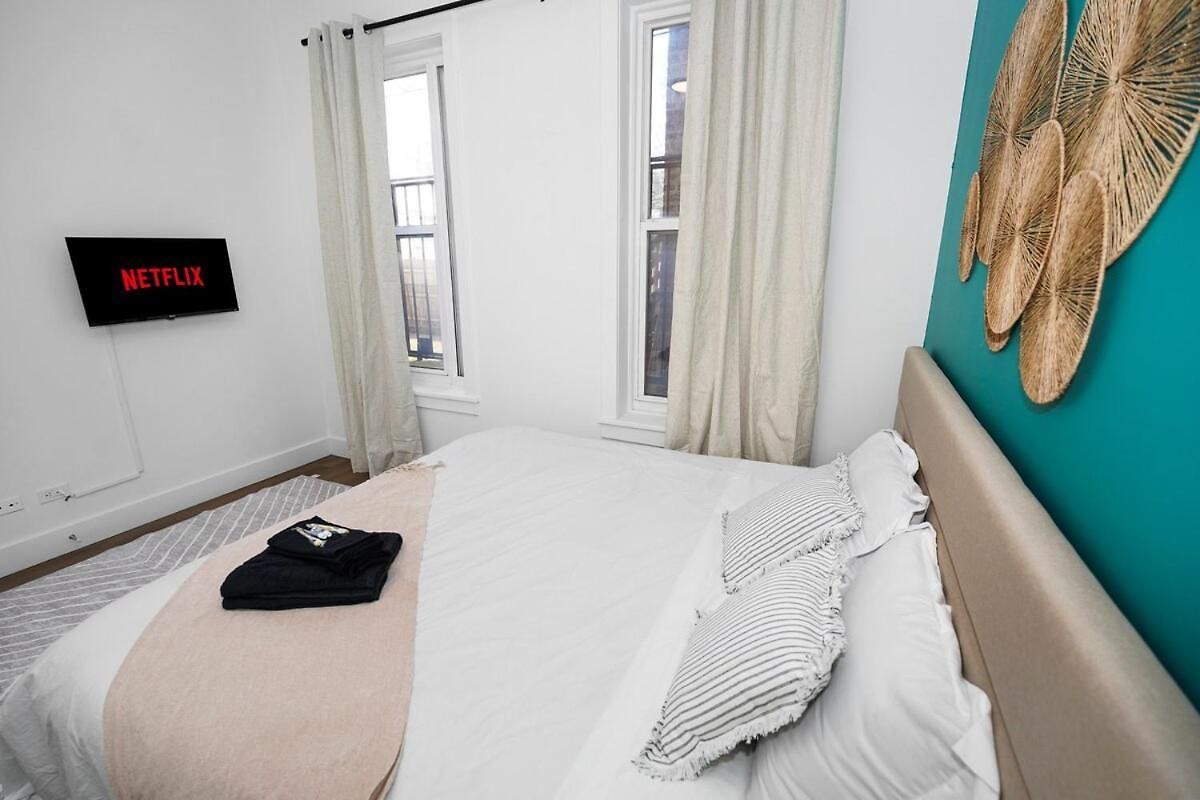 3br King Beds Sleeps 8 Near Humboldt Park Apartment Chicago