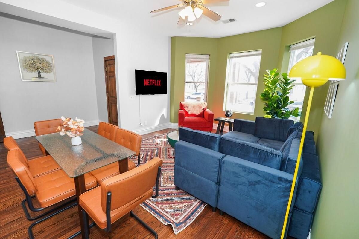 King Bed 6br With Pool Table Sleeps 16 Near Humboldt Park Apartment *
