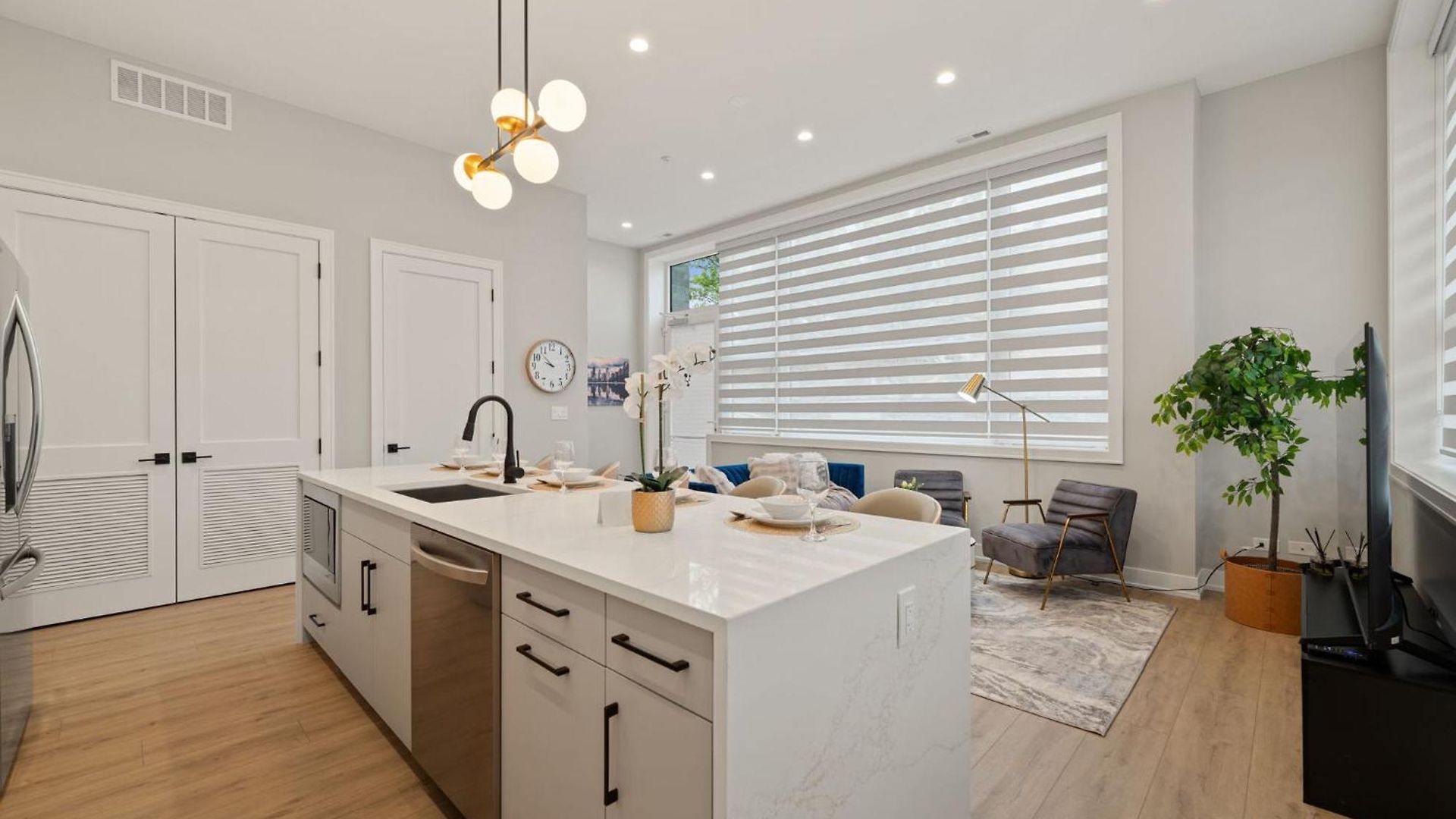 Apartment Modern 2-bd 2-ba Retreat Near Medical District