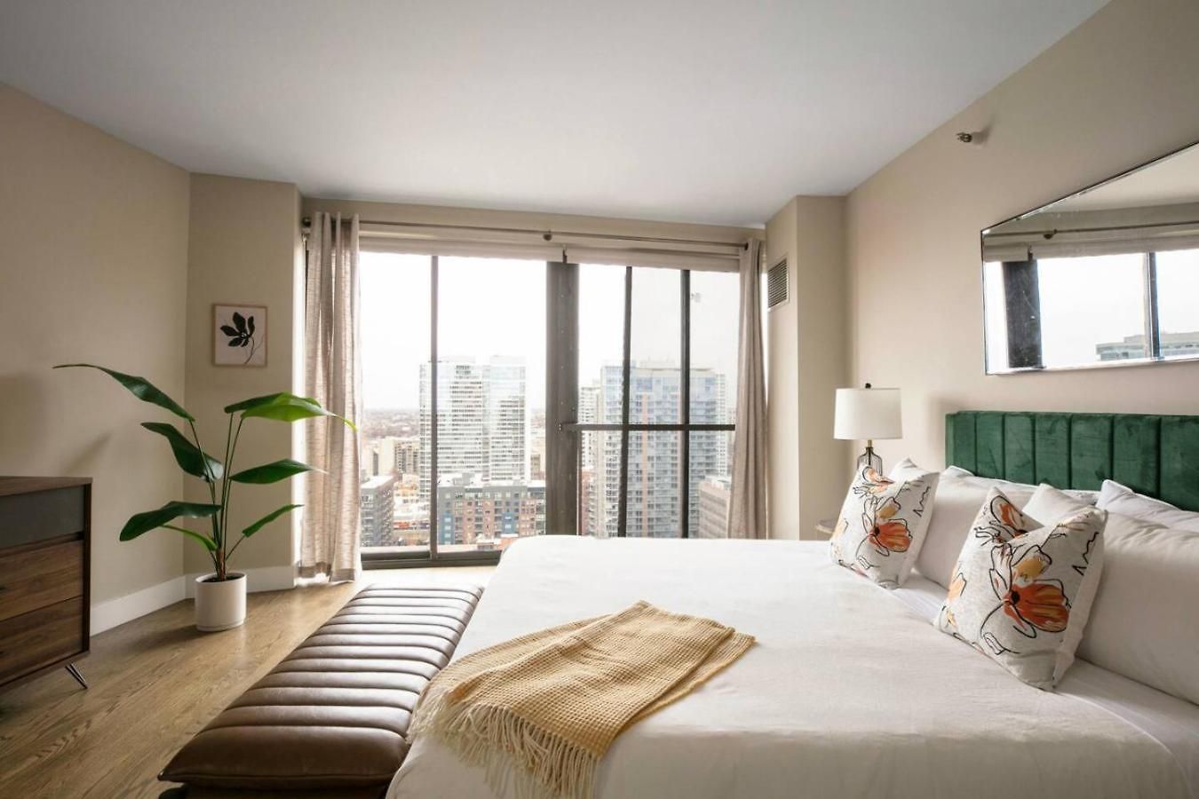 Apartment Lux Dtown Penthouses 9bd-9ba Sleep 25 Parking, Pool, Gym