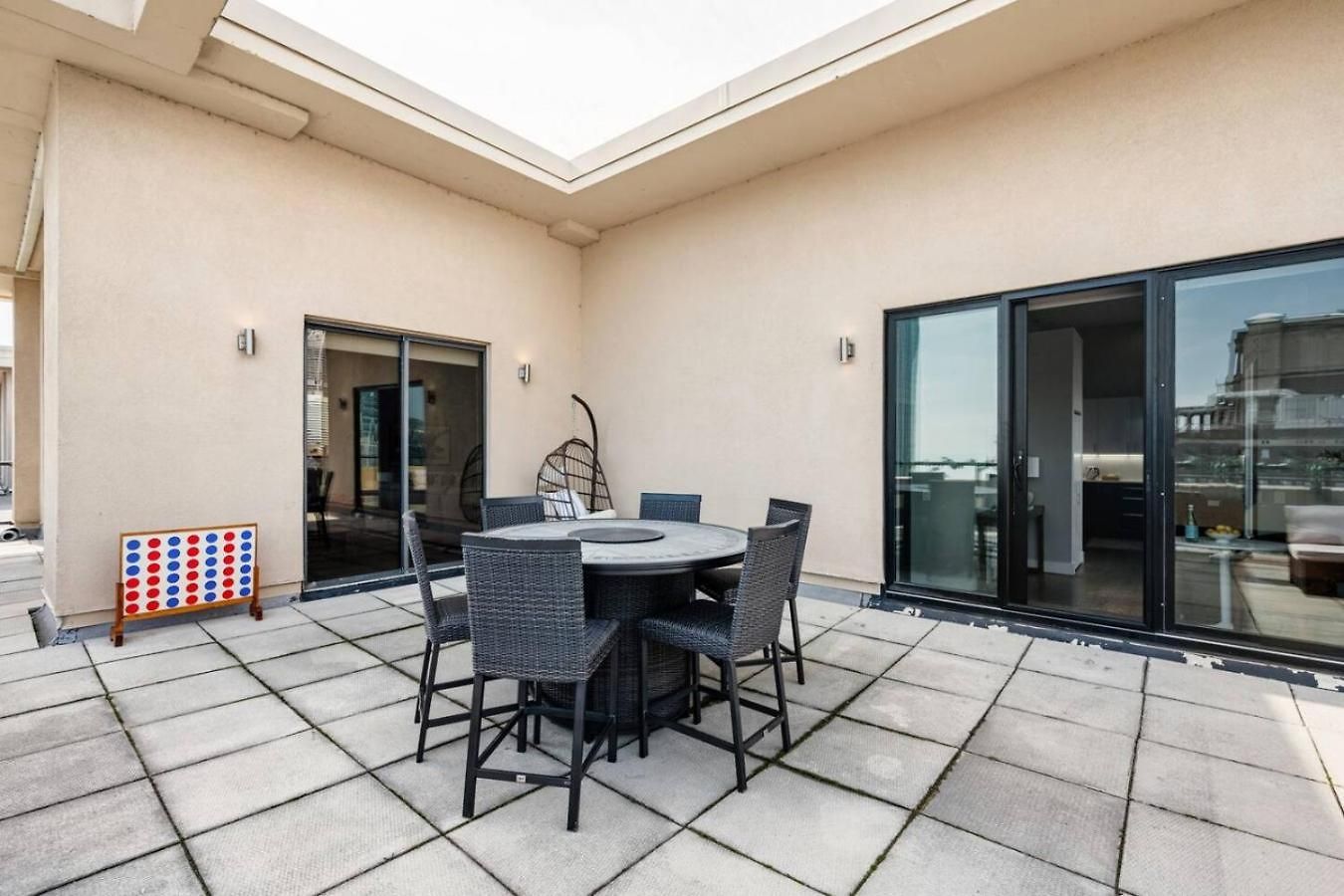 Downtown Penthouse 5bd Views Parking Gym *