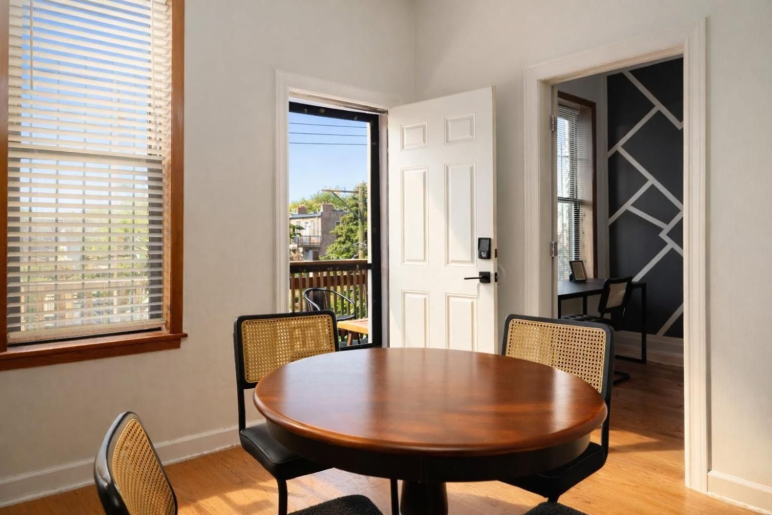 Flexhome Ukrainian Village 2br - Private Balcony & Walkable Location * Chicago