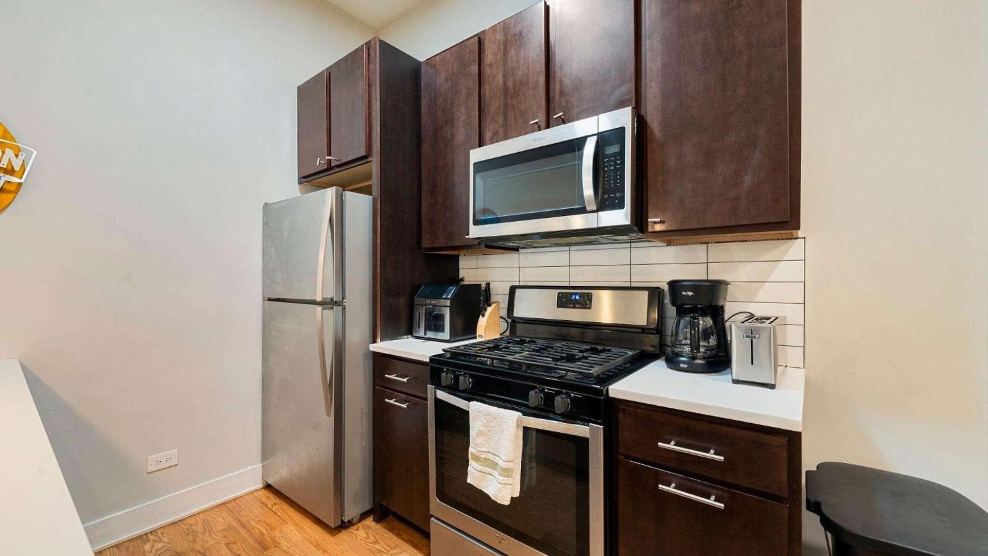 4br 3ba Pilsen Retreat - 10 Min From Downtown Apartment
