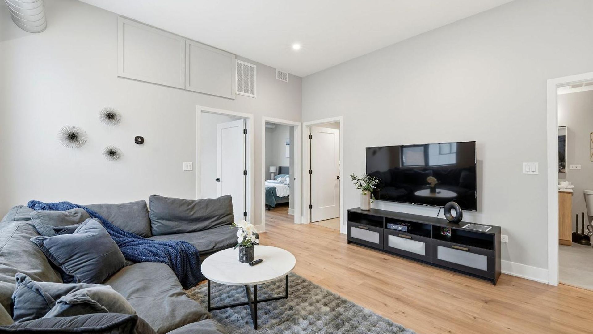 Edgewater With Free Parking Gym Modern Living Chicago
