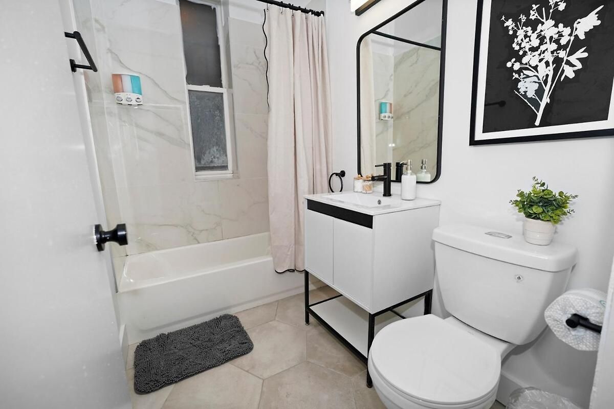 3br King Beds Sleeps 8 Near Humboldt Park