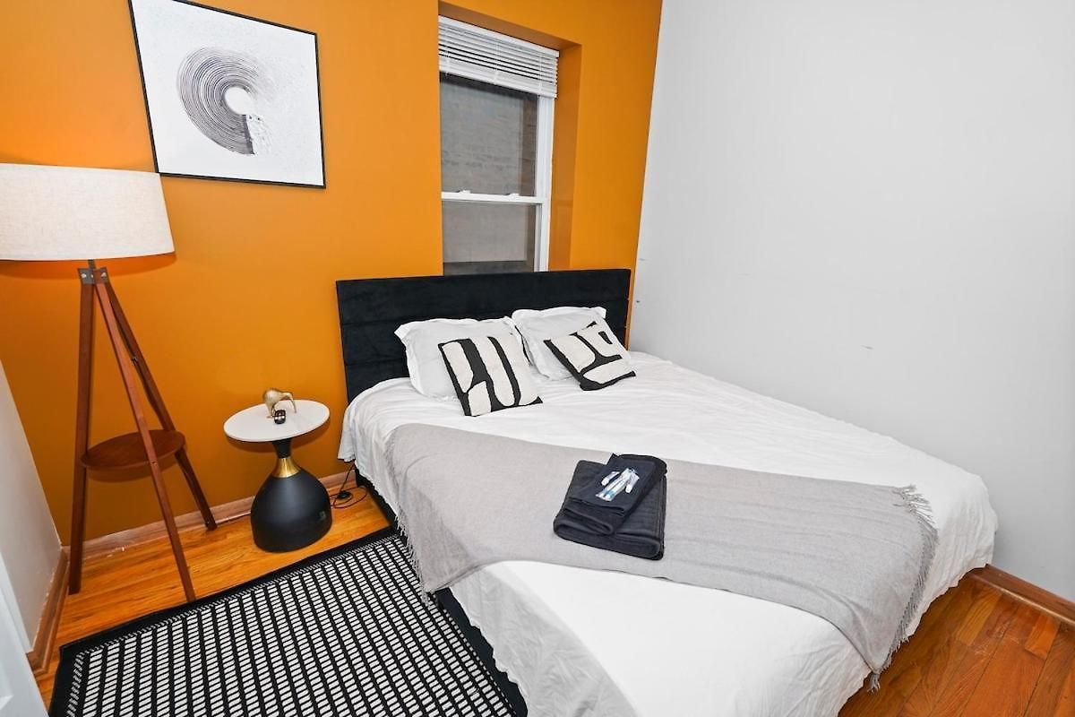 King Bed 6br With Pool Table Sleeps 16 Near Humboldt Park Apartment Chicago