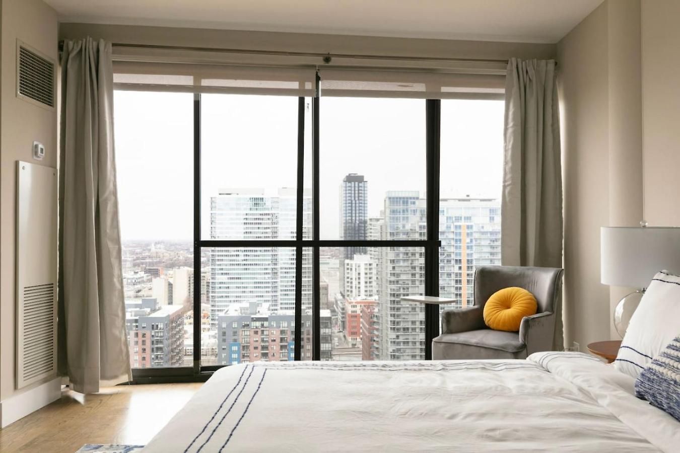 Apartment Lux Dtown Penthouses 9bd-9ba Sleep 25 Parking, Pool, Gym *