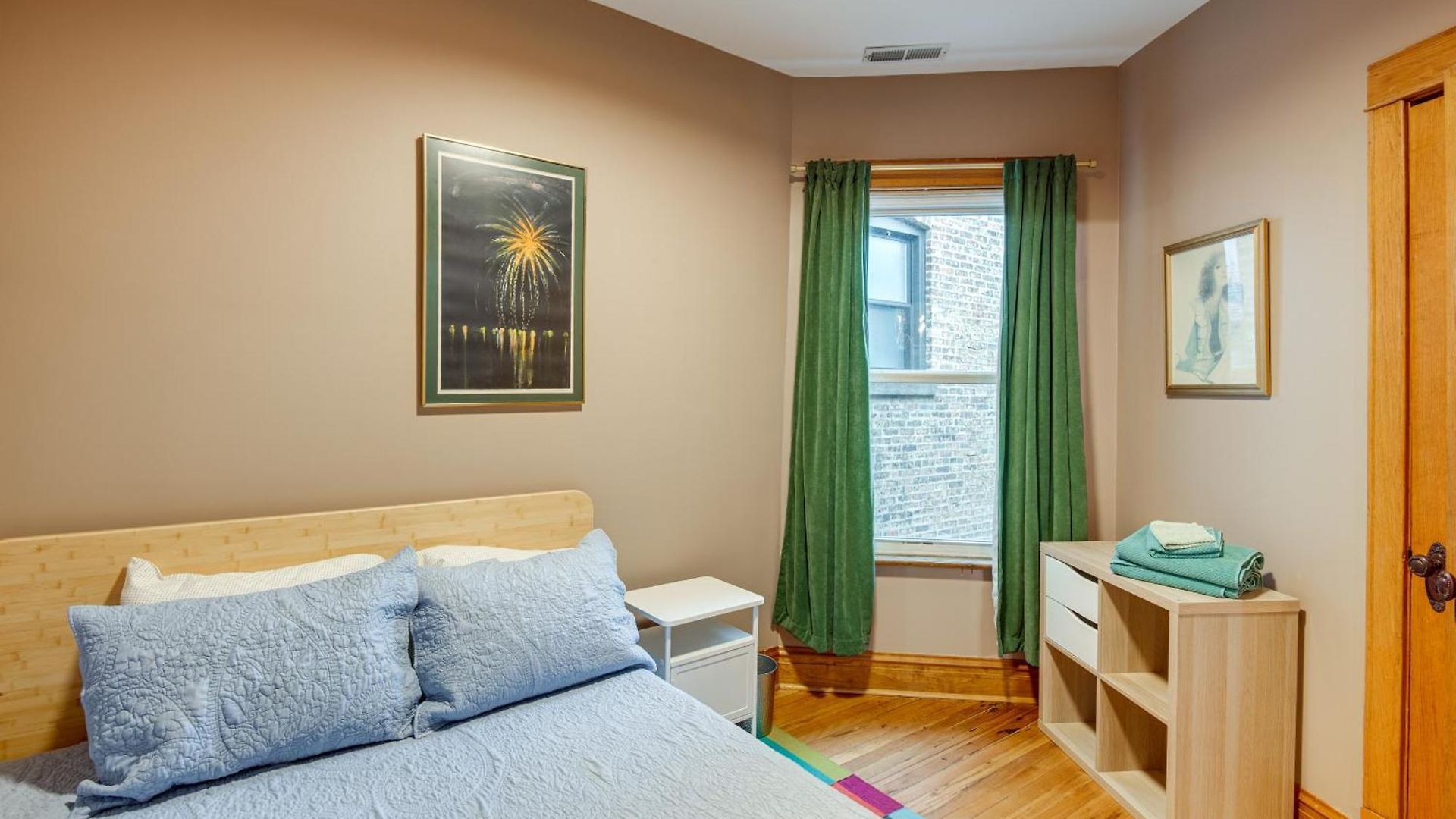 1 Mi To Wrigley! Quintessential Chi-town Greystone Holiday home *