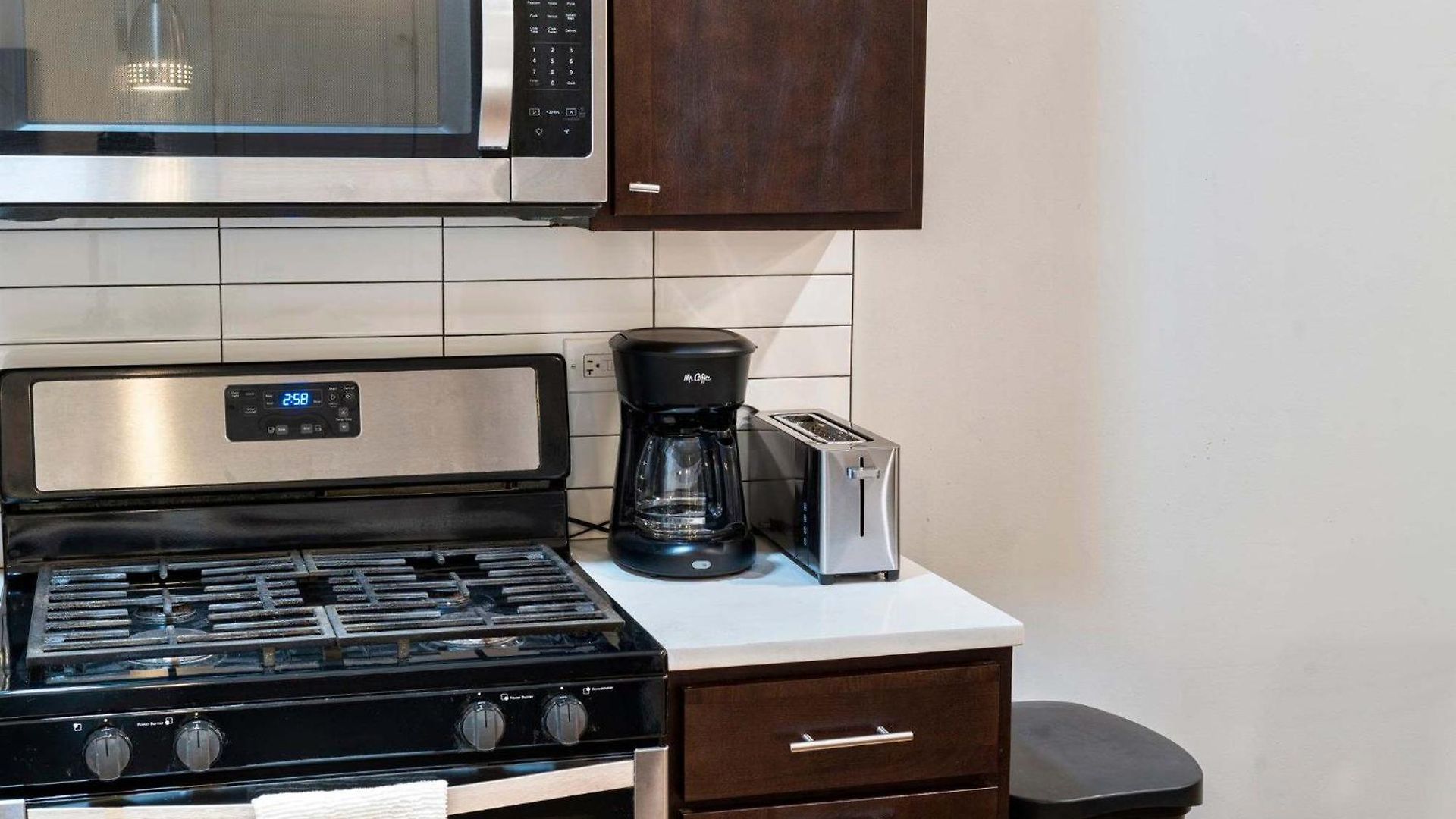 Apartment 4br 3ba Pilsen Retreat - 10 Min From Downtown *