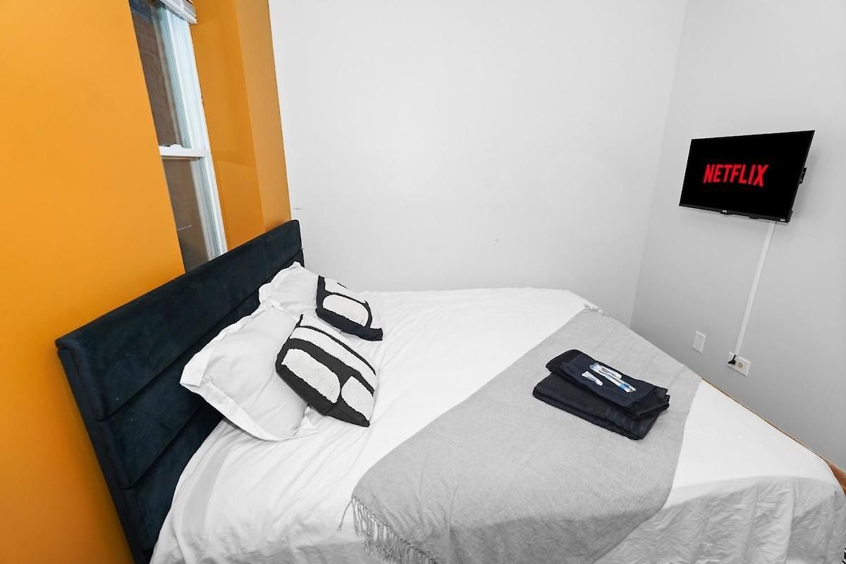 King Bed 6br With Pool Table Sleeps 16 Near Humboldt Park *