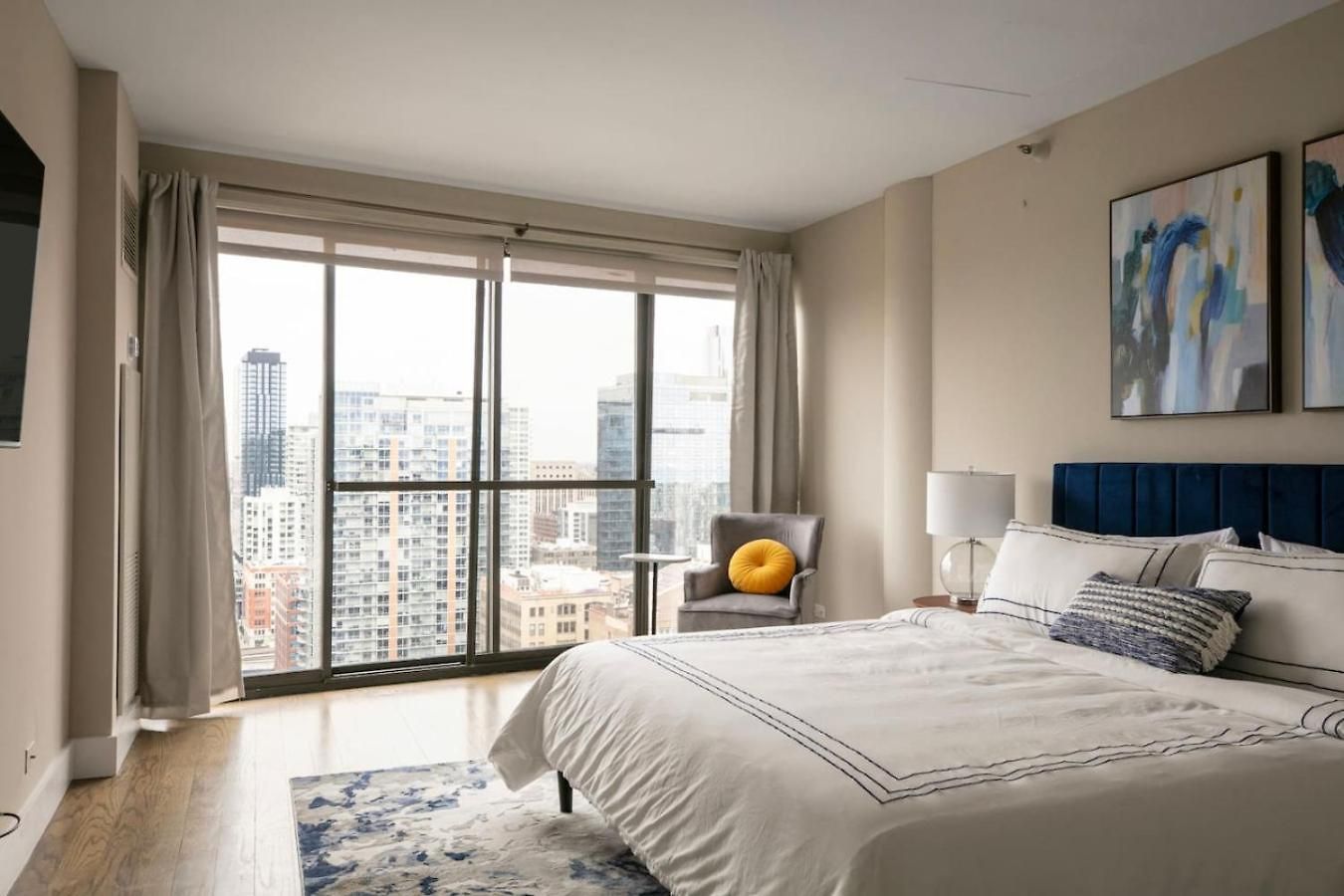 Lux Dtown Penthouses 9bd-9ba Sleep 25 Parking, Pool, Gym Apartment