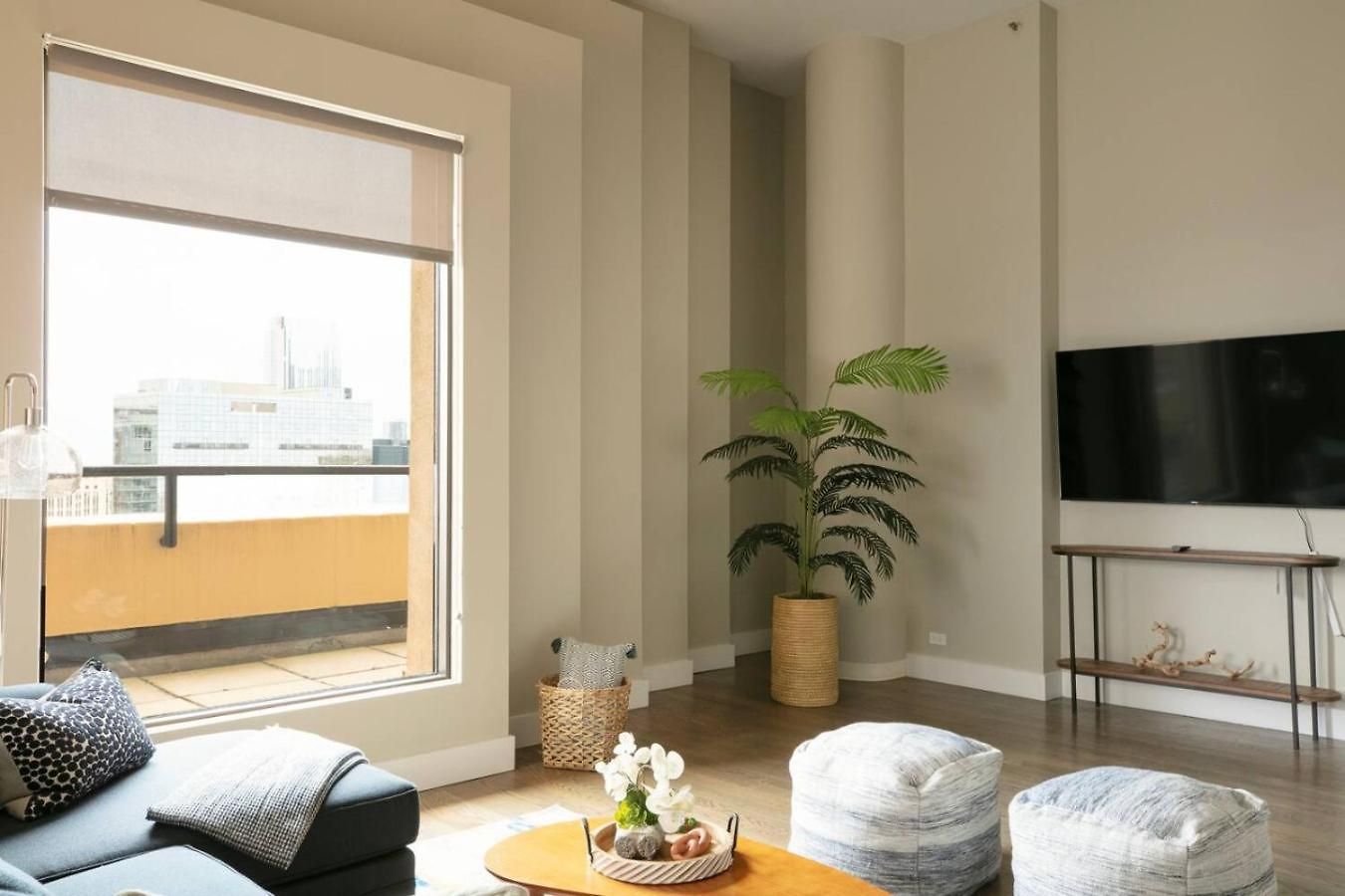 Dtown Penthouse 2bd Parking Gym, Pvt Patio #13 * Chicago