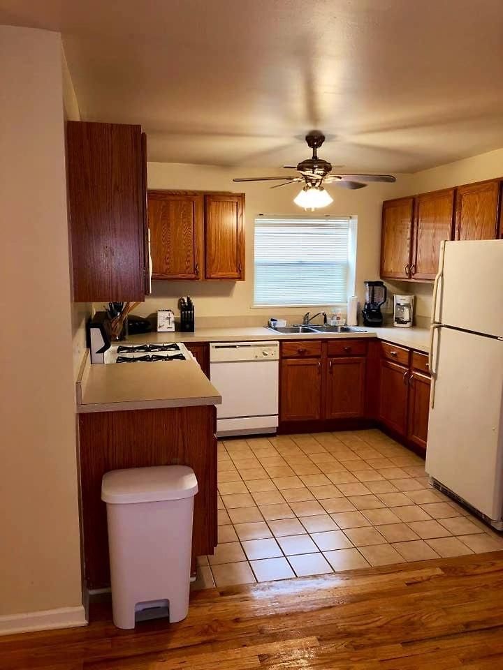 Spacious 2br Near Univ Of Away From Apartment