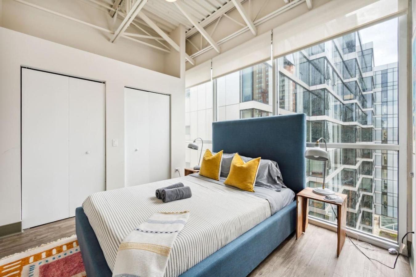 Downtown 3bd Penthouse Mich Views Gym #13 Apartment *