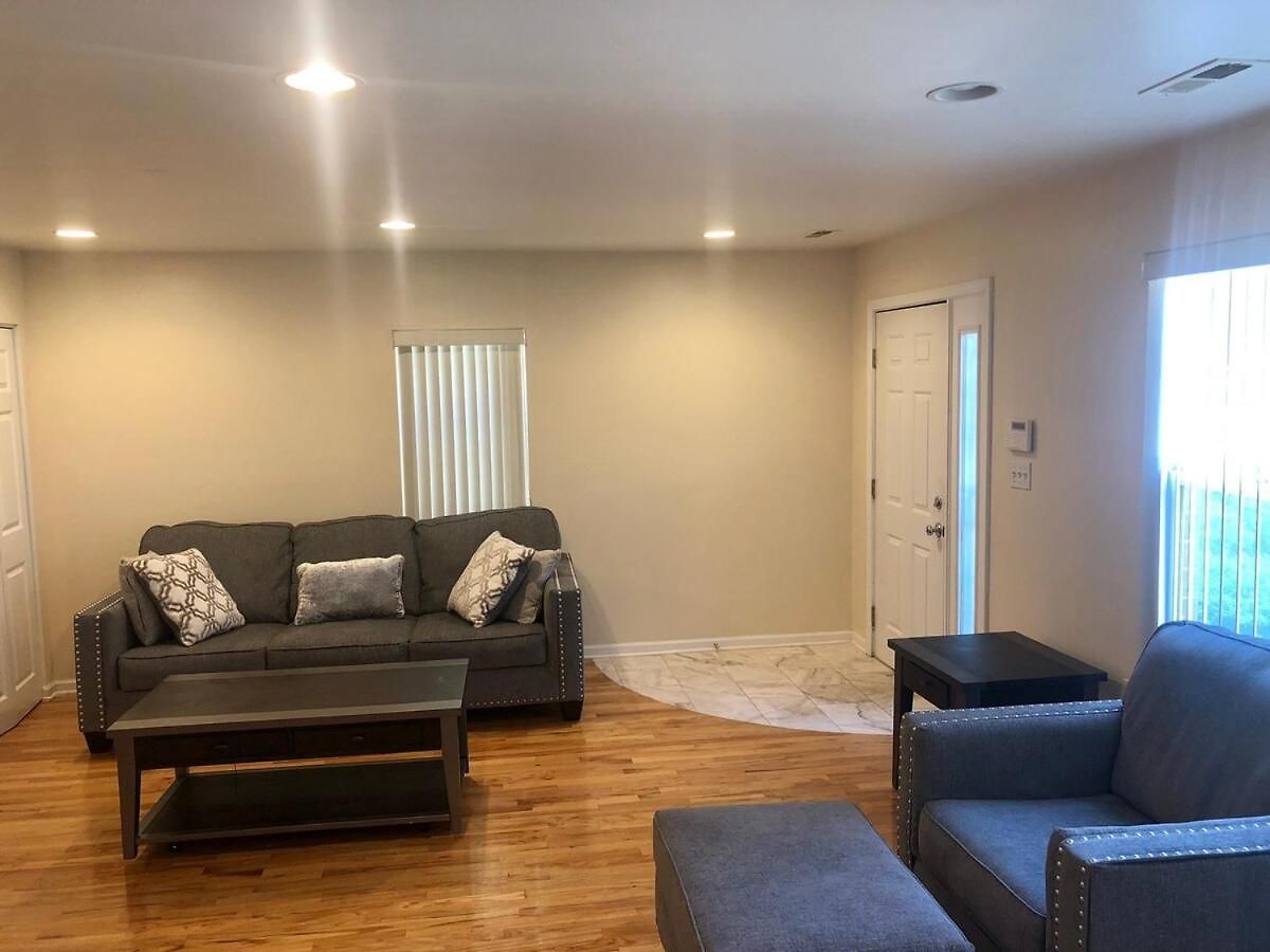 Apartment Spacious 2br Near Univ Of Away From *