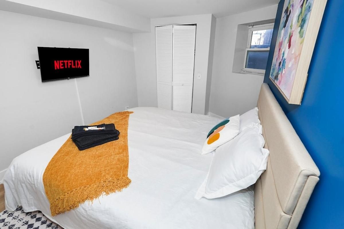 King Bed 6br With Pool Table Sleeps 16 Near Humboldt Park *