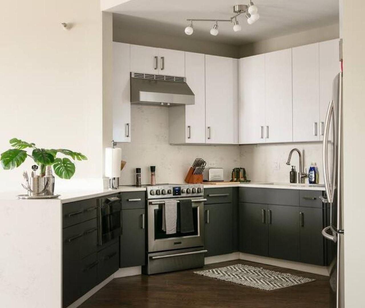 Apartment Lux Dtown Penthouses 9bd-9ba Sleep 25 Parking, Pool, Gym